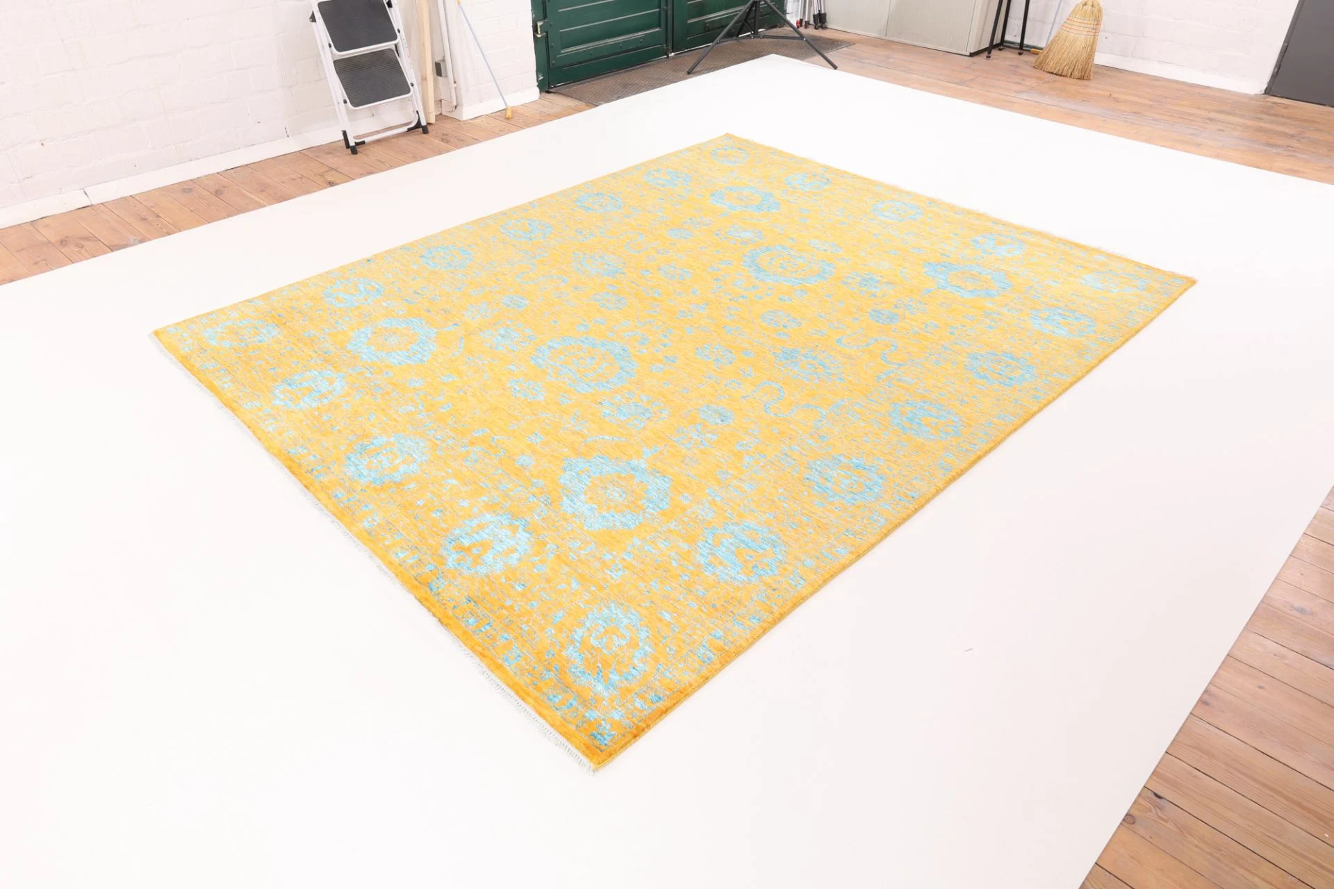 Orientteppich aus Indien, 245 × 303 cm