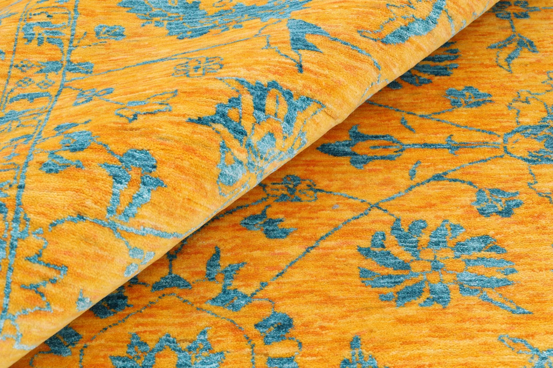 Orientteppich aus Indien, 245 × 303 cm