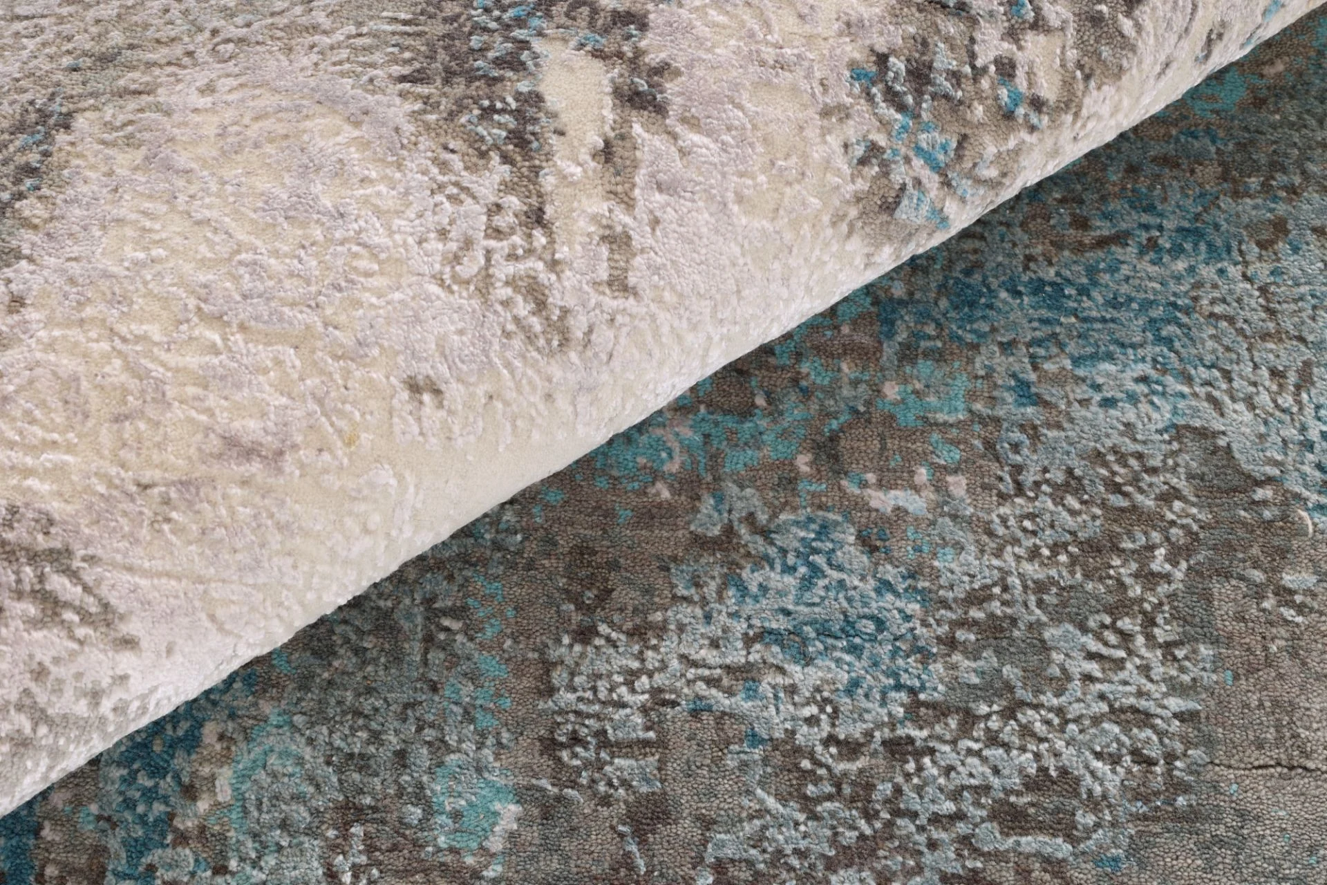 Handgeknüpfter Orientteppich 244 × 171 cm