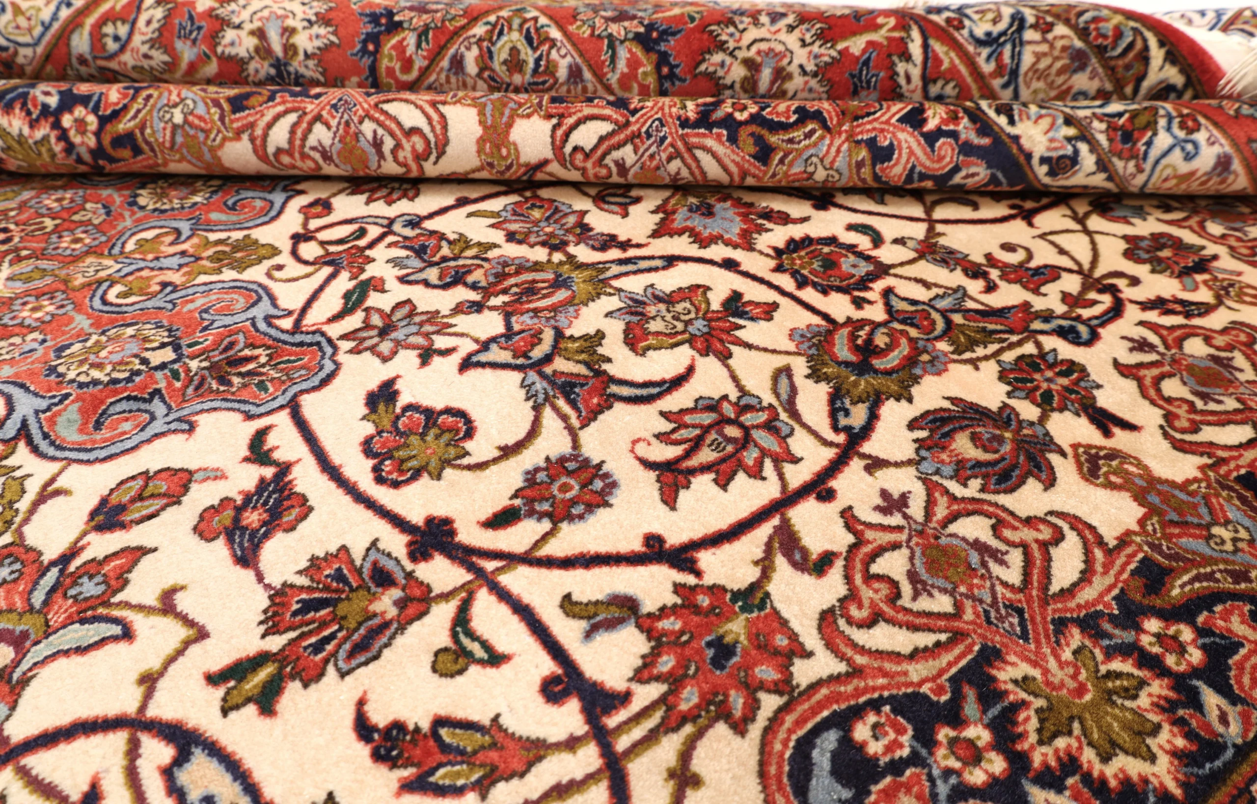 Handgeknüpfter Isfahan Perserteppich, 298 × 198 cm, Wolle & Seide