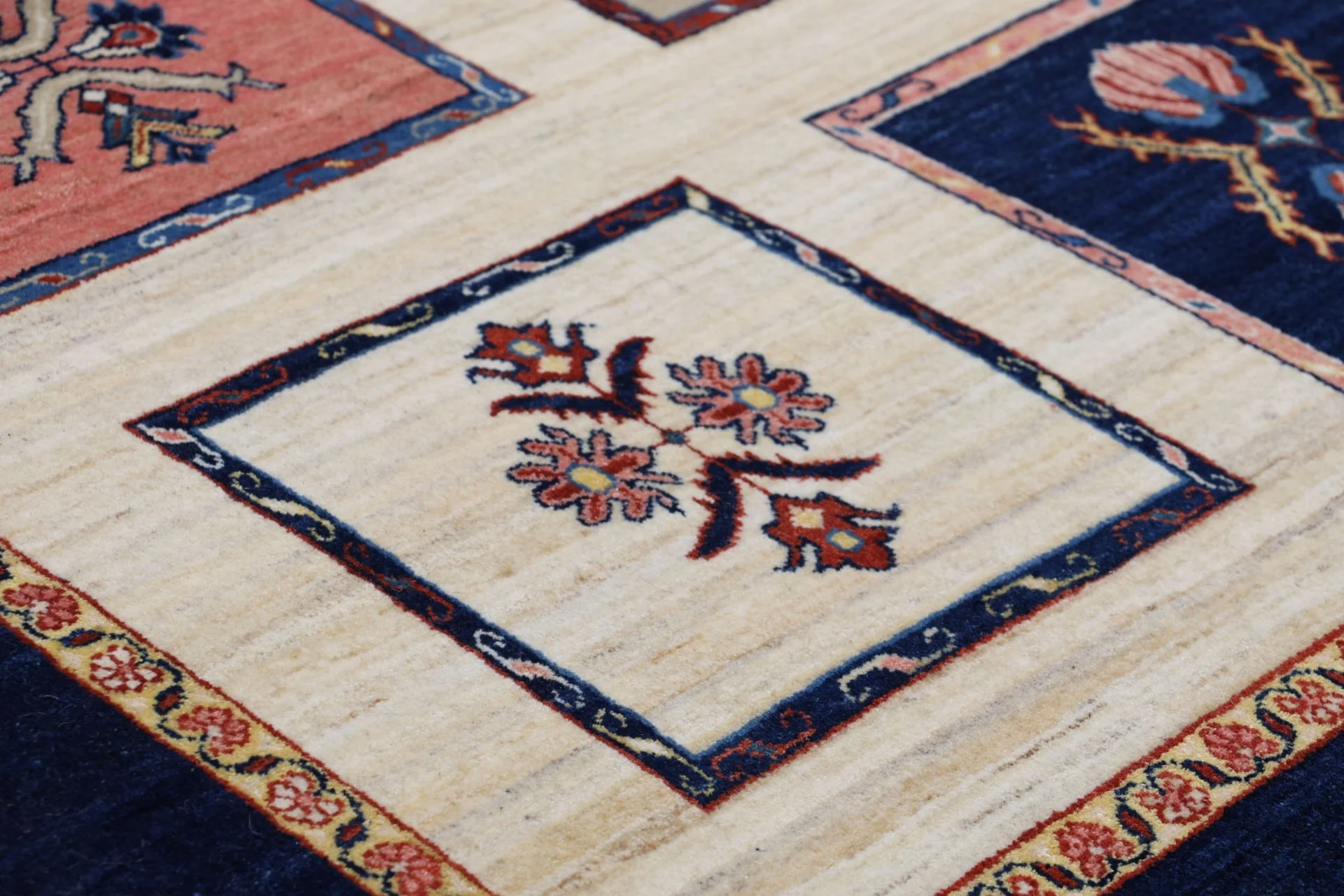 Loribaft Perserteppich aus Iran, 215 × 302 cm