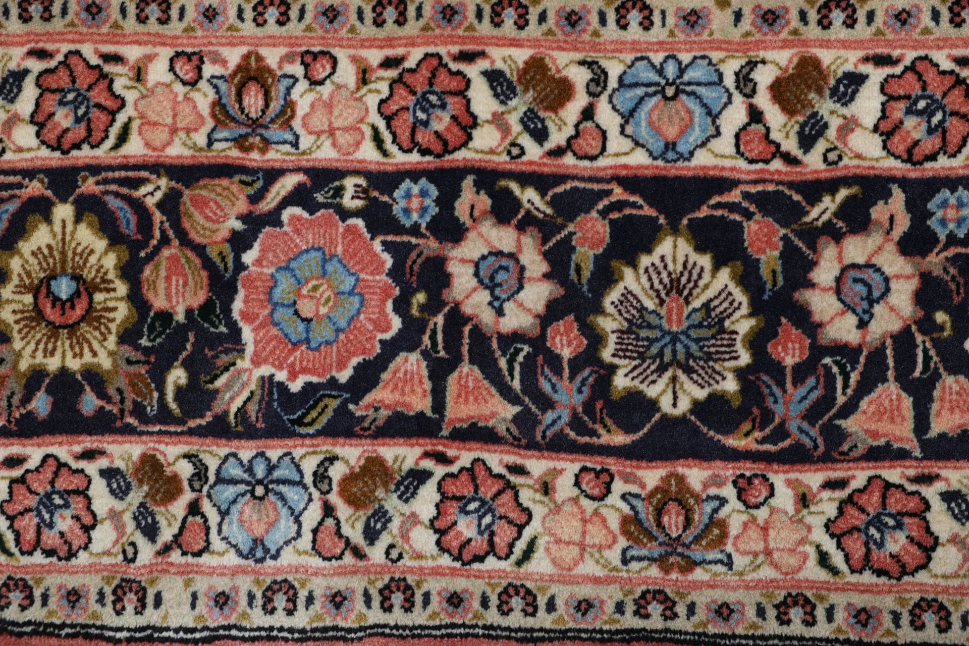 Perserteppich aus Iran, 215 × 320 cm