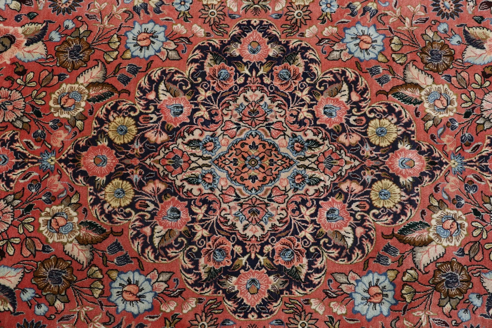 Perserteppich aus Iran, 215 × 320 cm