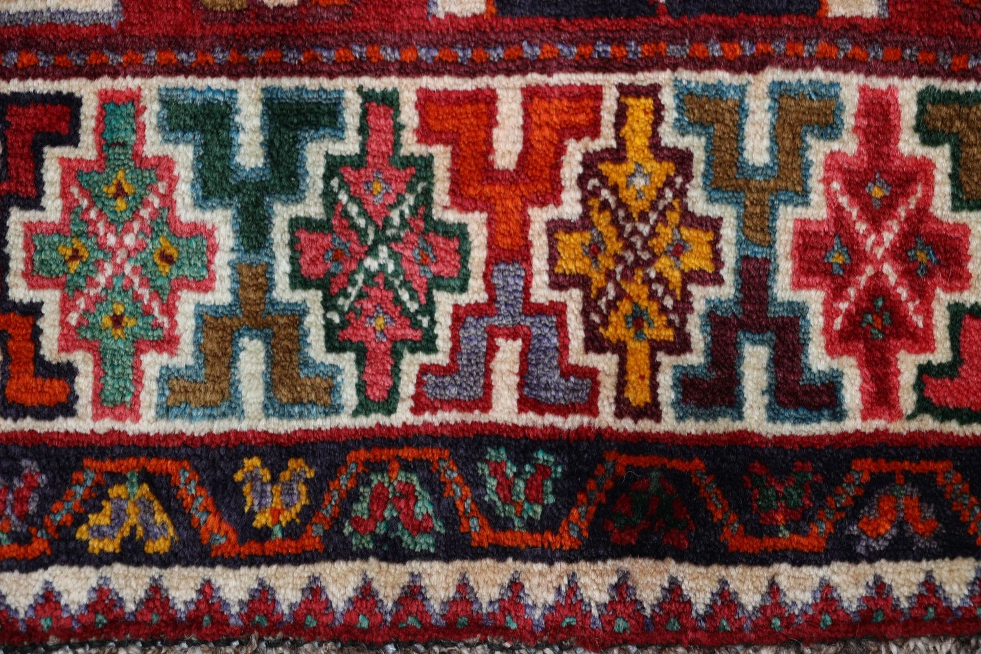 Qashqai Perserteppich aus Iran, 186 × 268 cm
