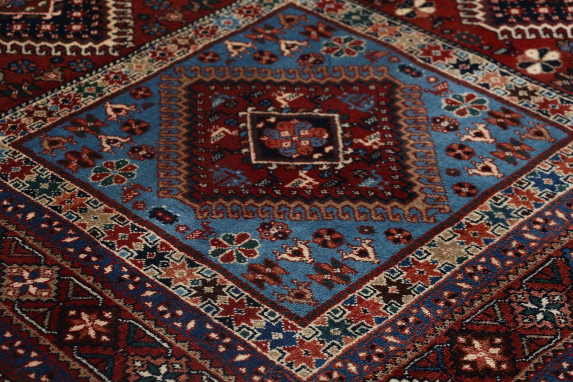 Perserteppich aus Iran, 199 × 289 cm