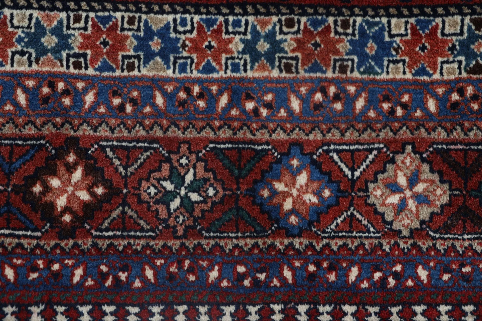 Perserteppich aus Iran, 199 × 289 cm