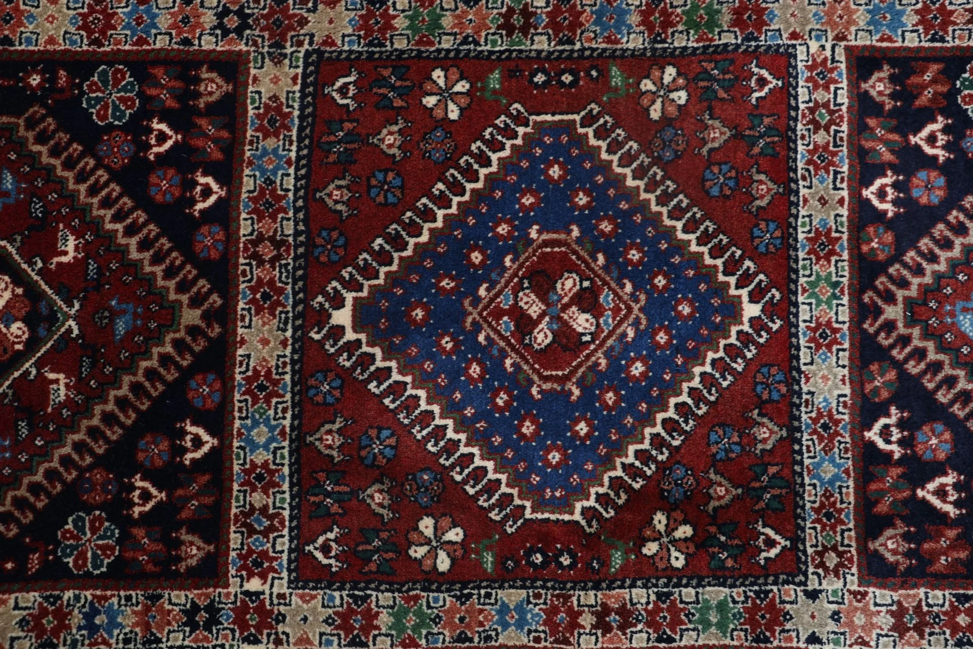 Perserteppich aus Iran, 199 × 289 cm