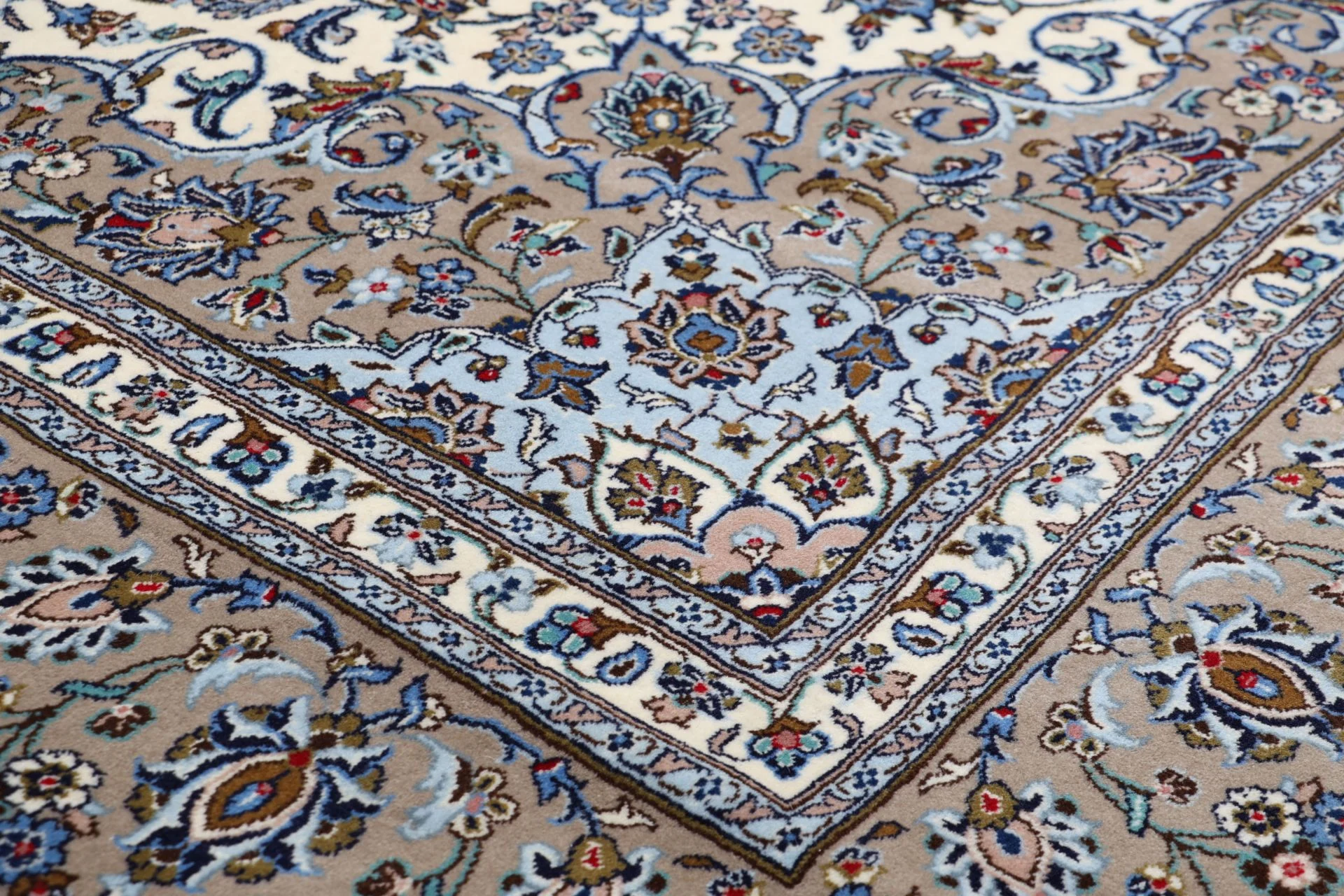 Handgeknüpfter Kashan Perserteppich 252 × 346 cm
