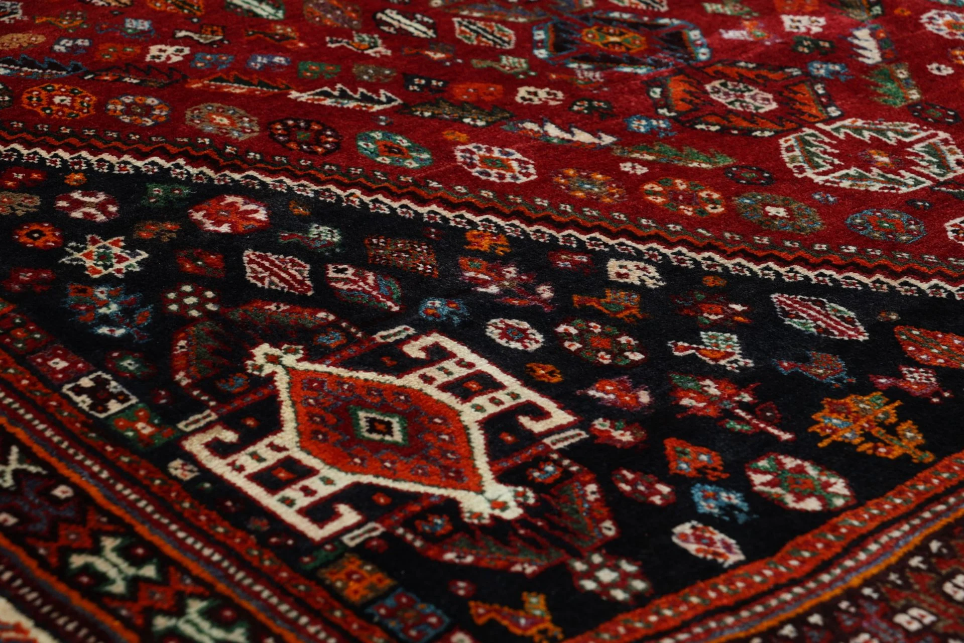 Handgeknüpfter Qashqai Perserteppich 175 × 270 cm
