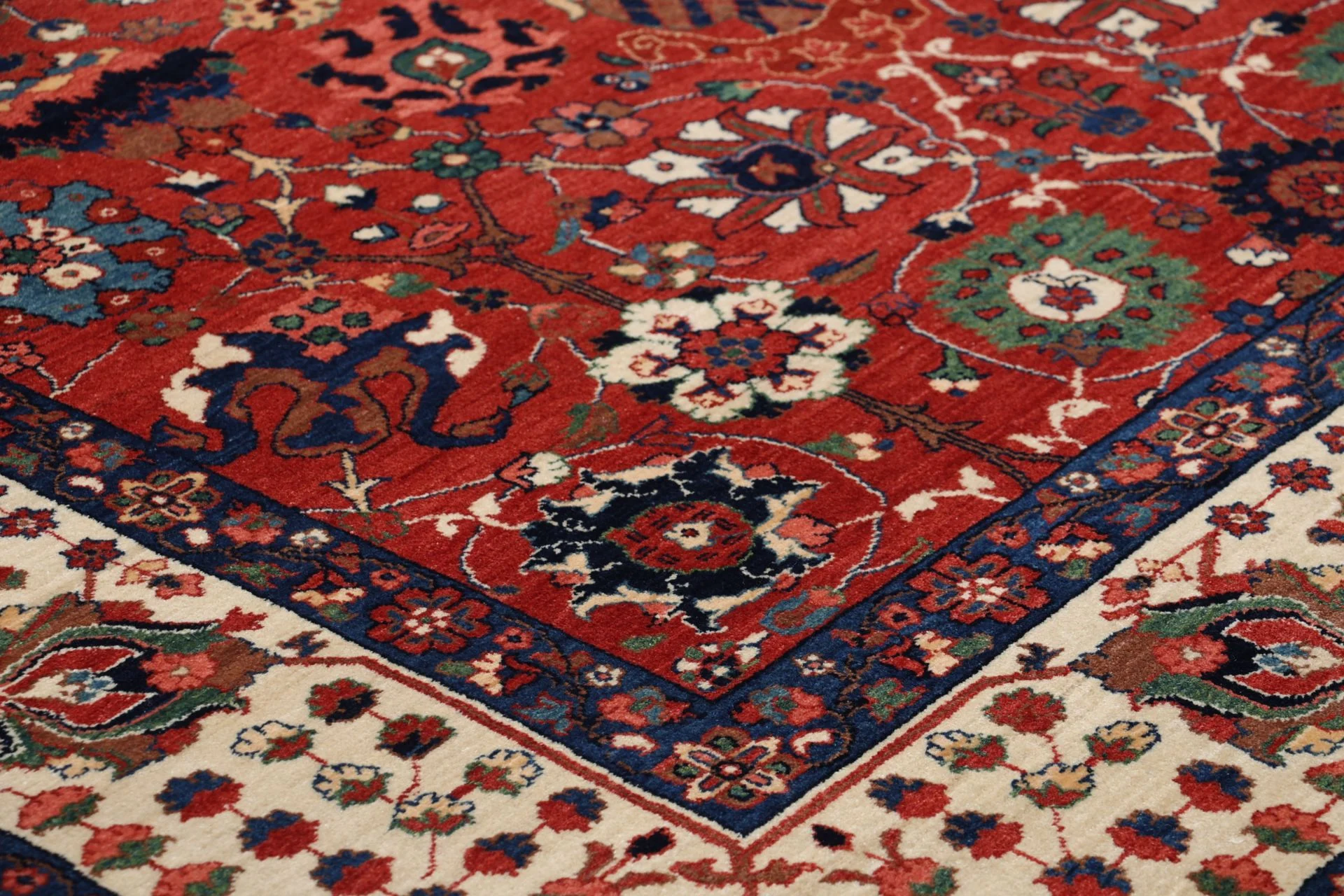 Heriz Perserteppich aus Iran, 213 × 318 cm