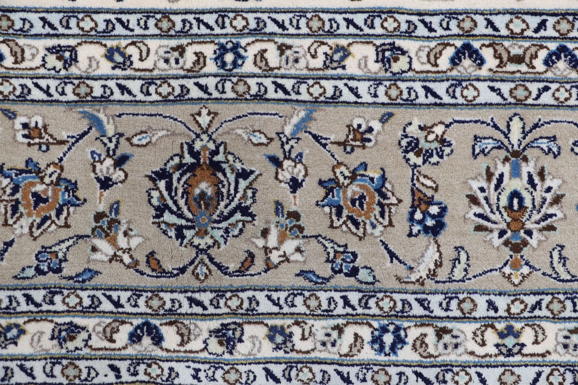 Kashan Perserteppich aus Iran, 253 × 305 cm