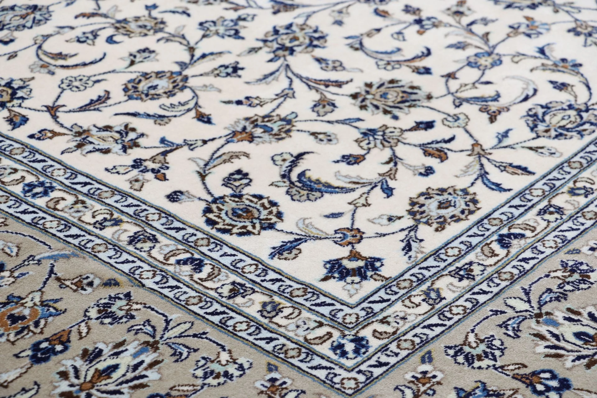 Kashan Perserteppich aus Iran, 253 × 305 cm