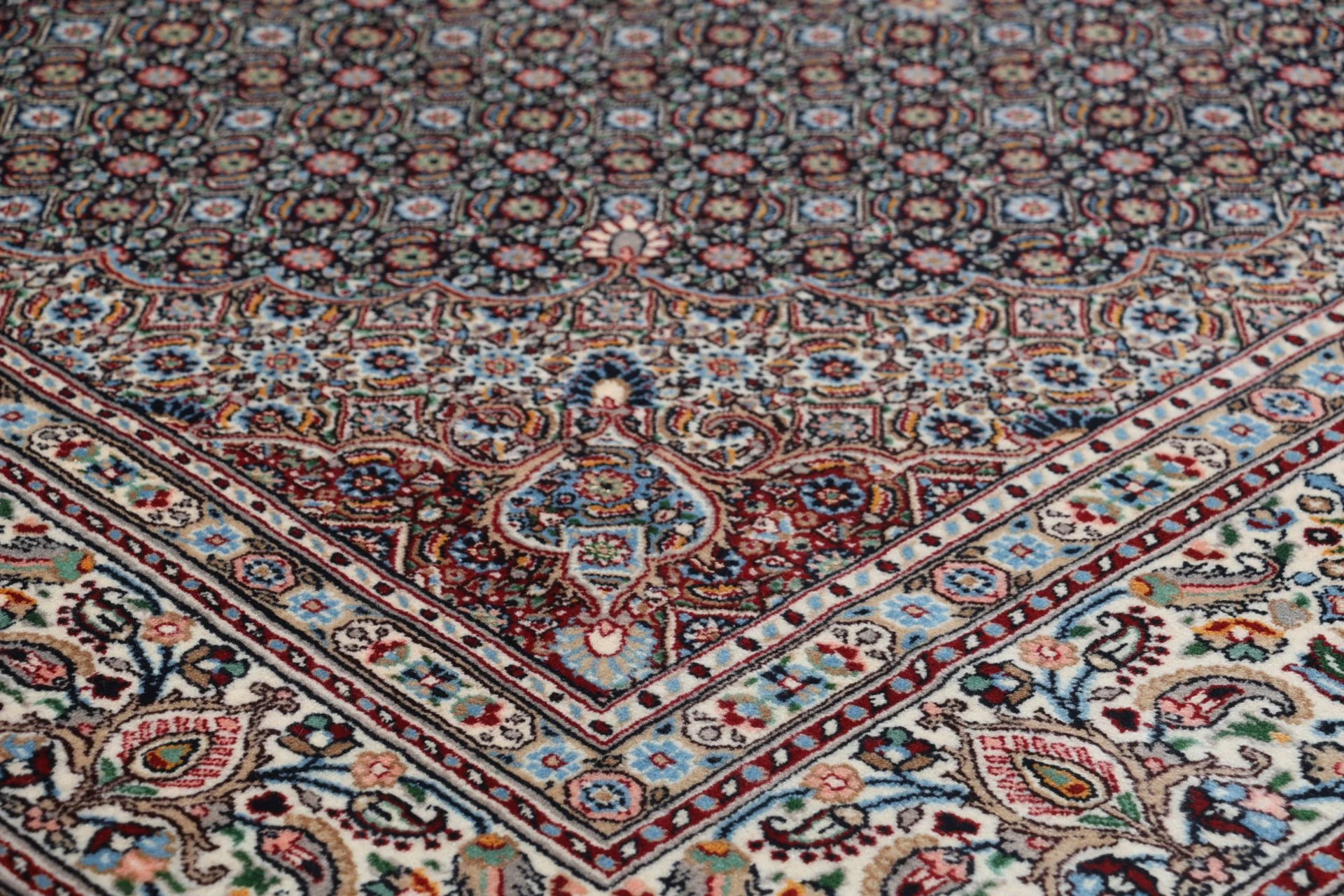 Handgeknüpfter Moud Perserteppich 182 × 240 cm