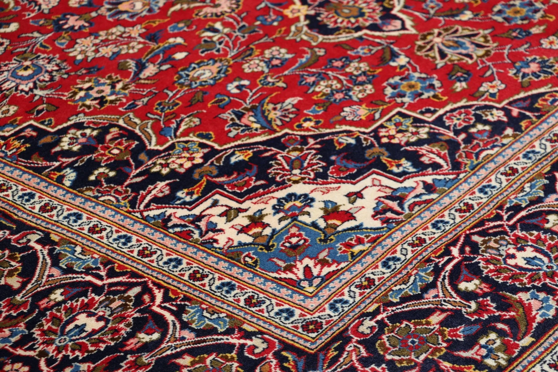 Handgeknüpfter Kashan Perserteppich 198 × 300 cm