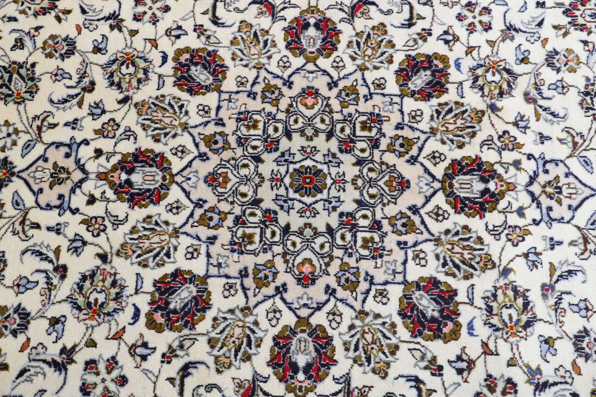 perserteppich-kashan-198-x-297-cm-schurwolle-handgeknupft-17 Kashan Perserteppich 198 × 297 cm aus Wolle, handgeknüpft