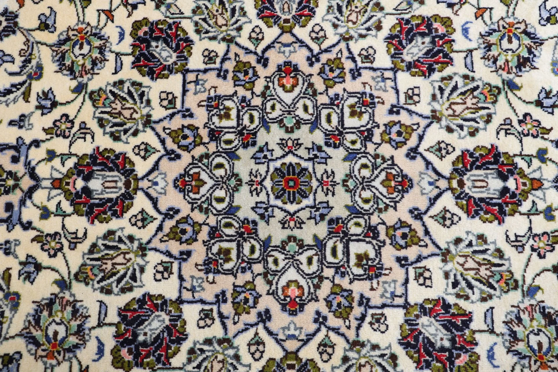 perserteppich-kashan-195-x-294-cm-schurwolle-handgeknupft-28 Kashan Perserteppich 195 × 294 cm aus Wolle, handgeknüpft