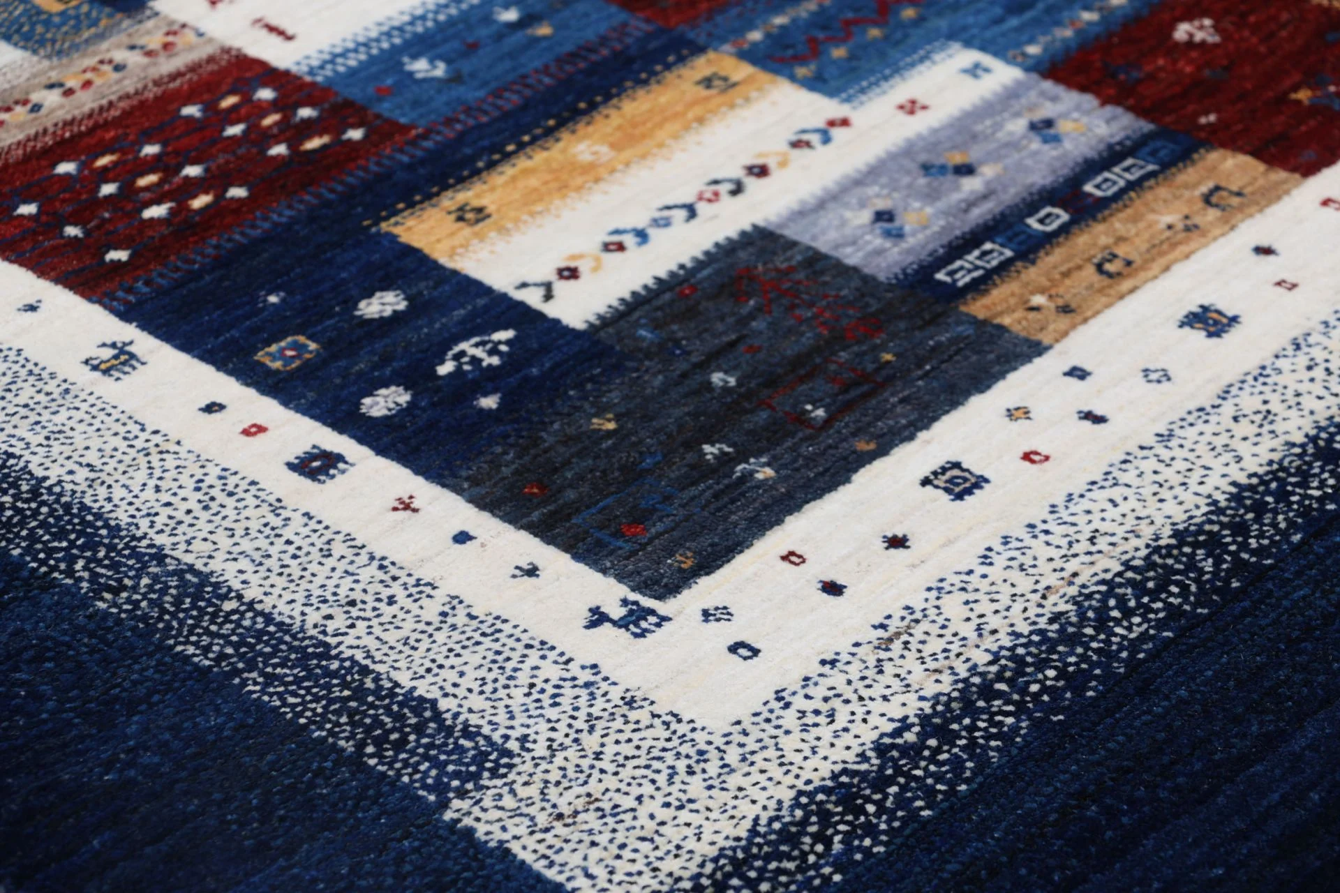 Loribaft Orientteppich 180 × 244 cm aus Wolle, handgeknüpft