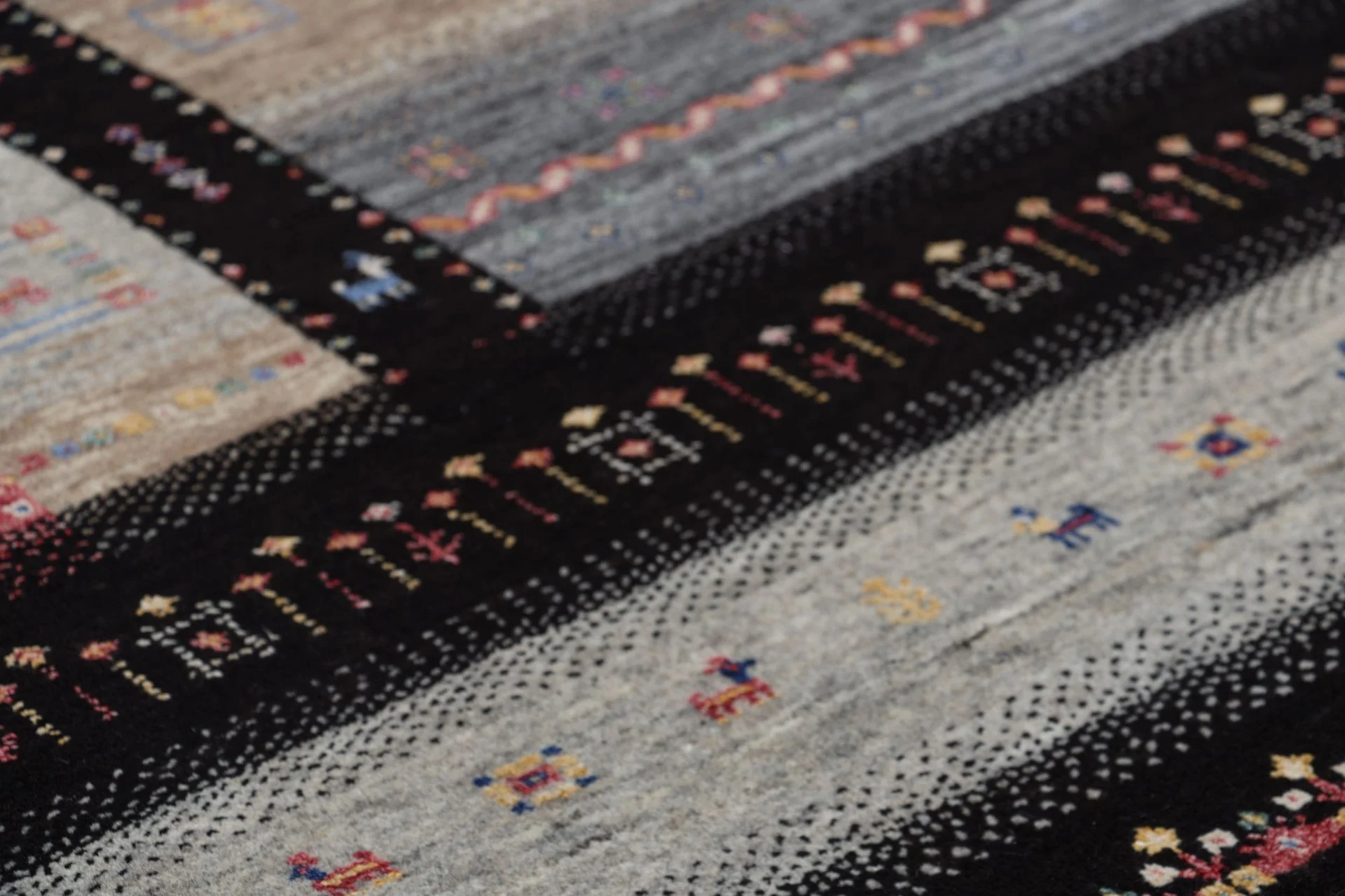 Handgeknüpfter Loribaft Orientteppich 174 × 242 cm