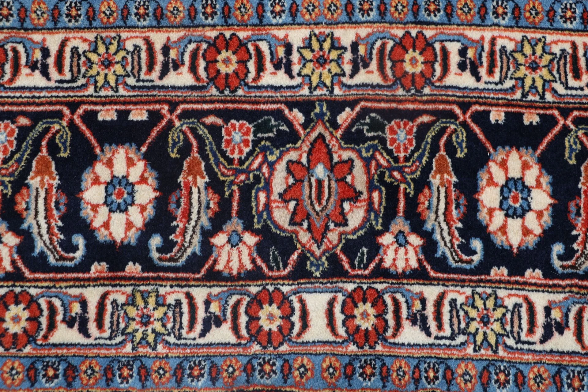 Perserteppich aus Iran, 195 × 302 cm