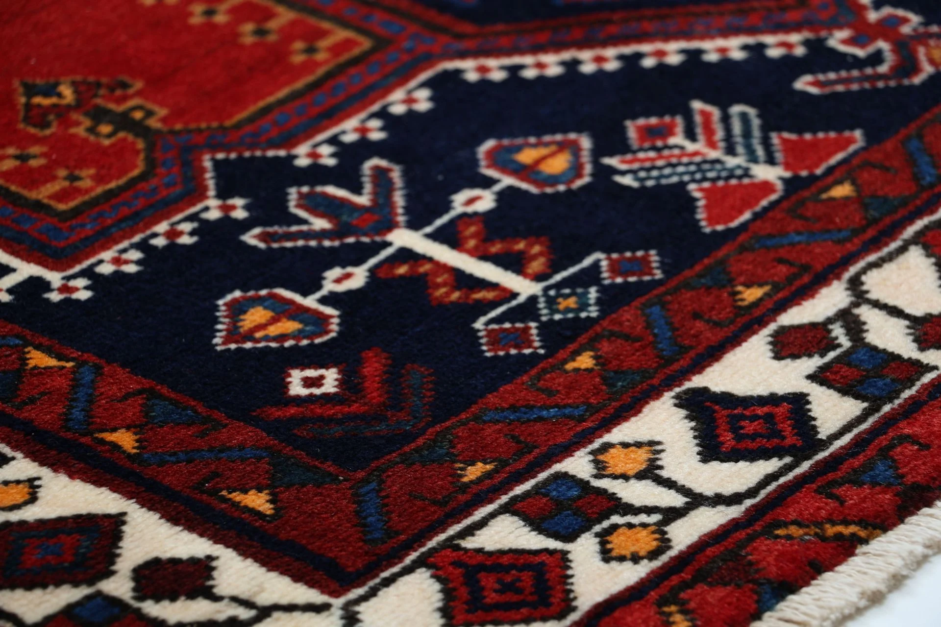 Perserteppich aus Iran, 170 × 237 cm