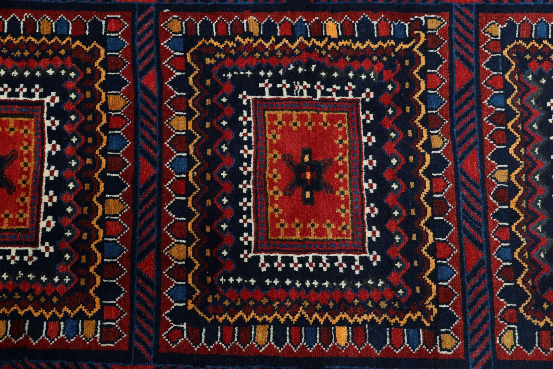 Perserteppich aus Iran, 170 × 237 cm