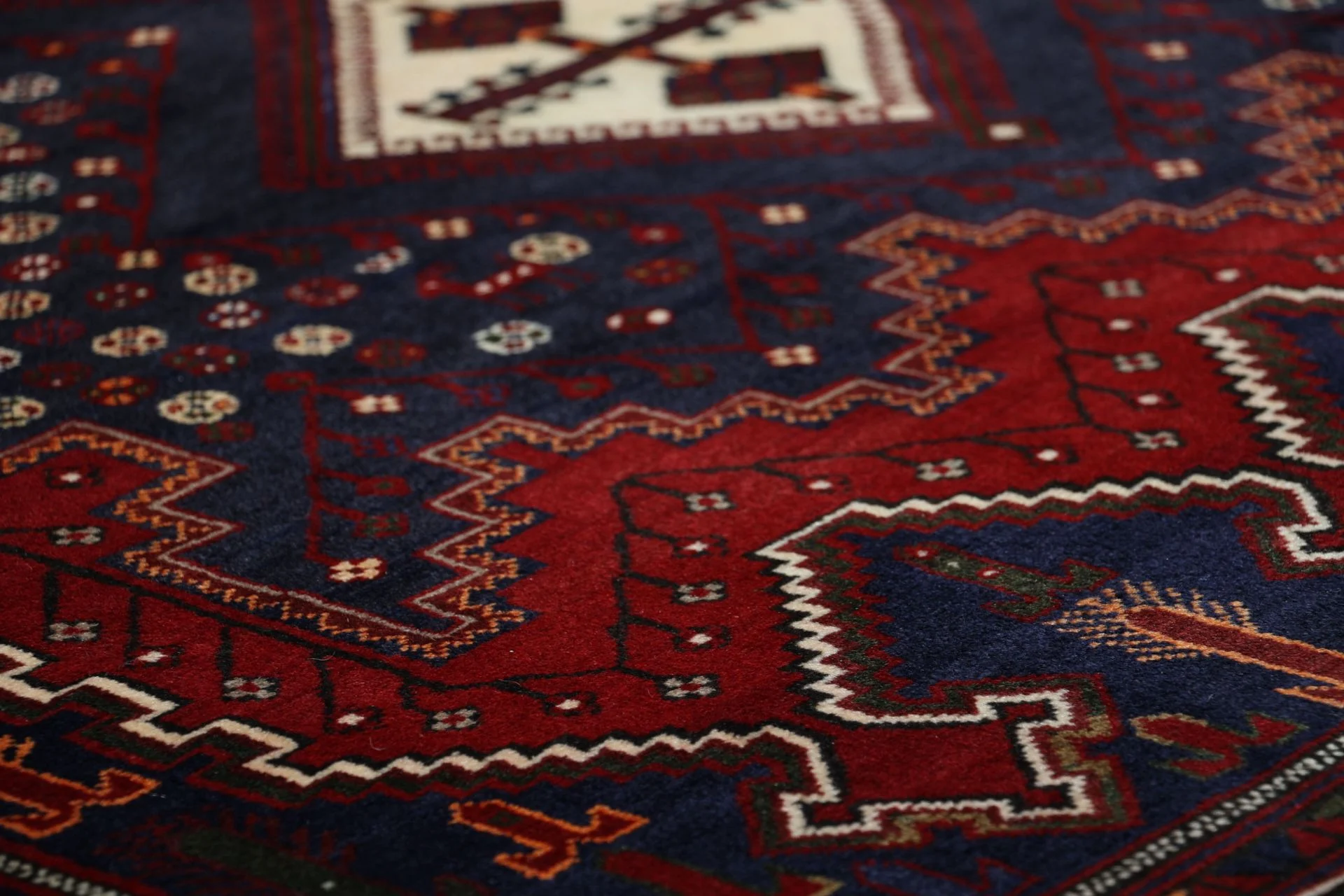 Perserteppich aus Iran, 169 × 238 cm