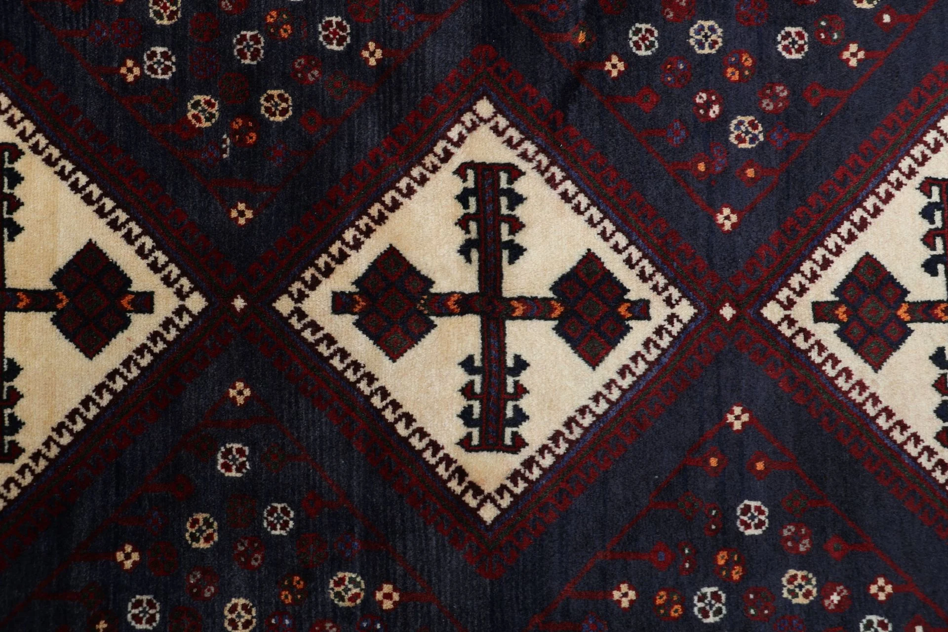 Perserteppich aus Iran, 169 × 238 cm