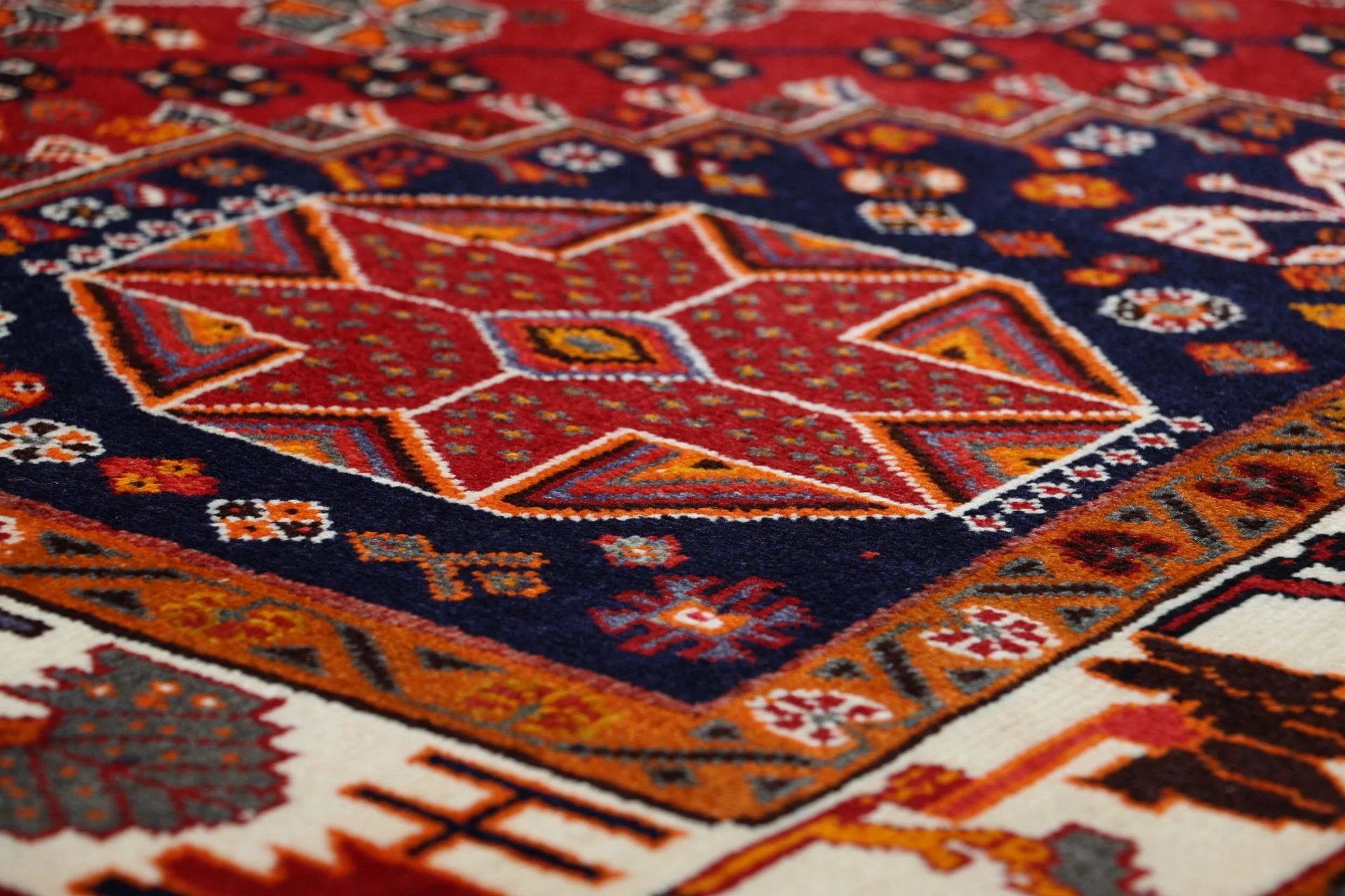 Handgeknüpfter Shiraz Perserteppich 175 × 275 cm