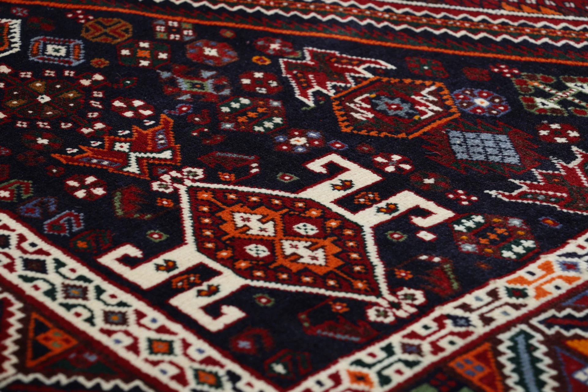 Handgeknüpfter Qashqai Perserteppich 180 × 240 cm