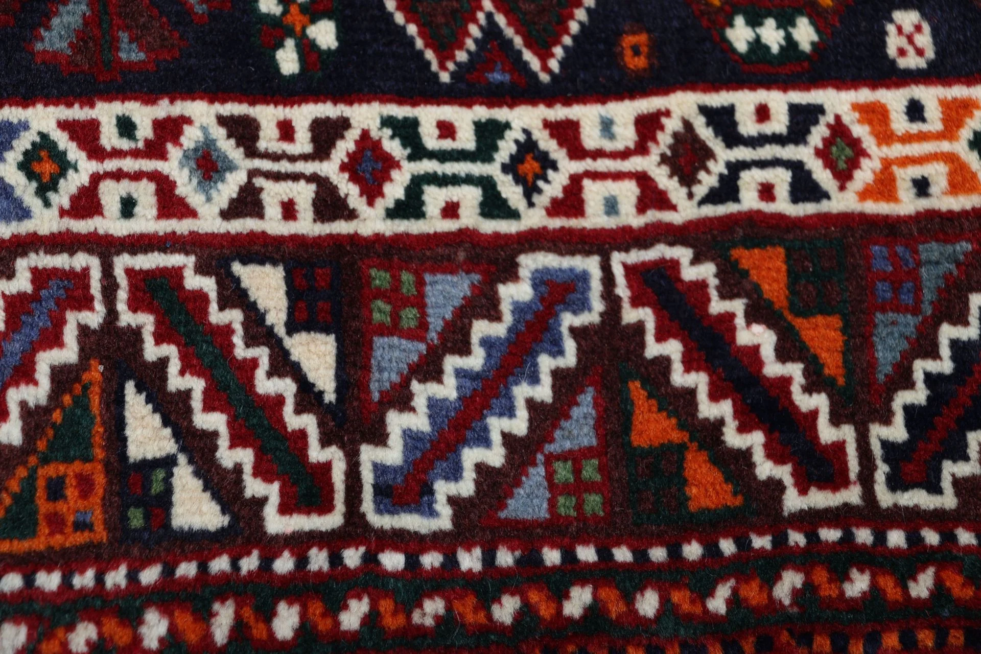 Handgeknüpfter Qashqai Perserteppich 180 × 240 cm