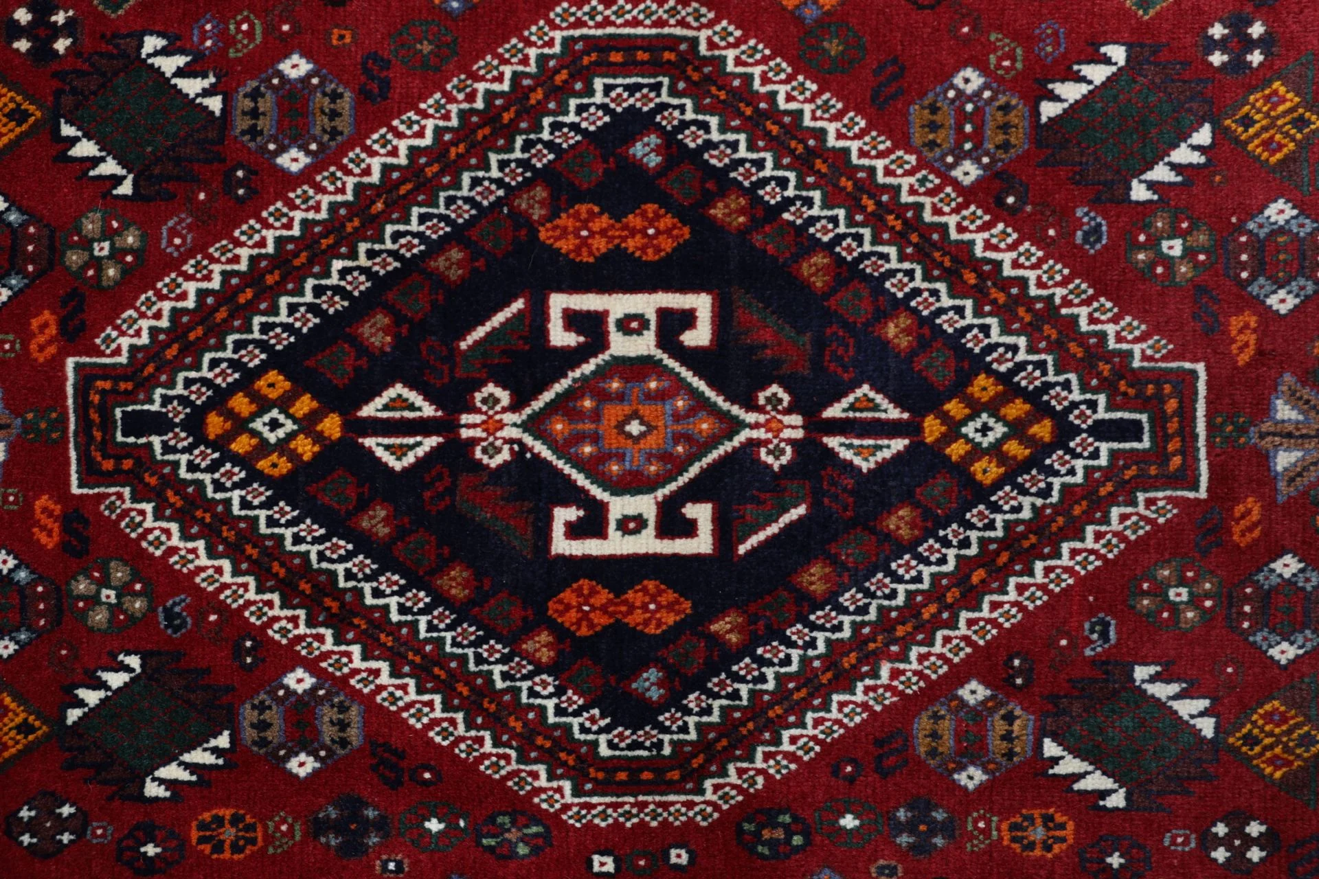 Handgeknüpfter Qashqai Perserteppich 180 × 240 cm