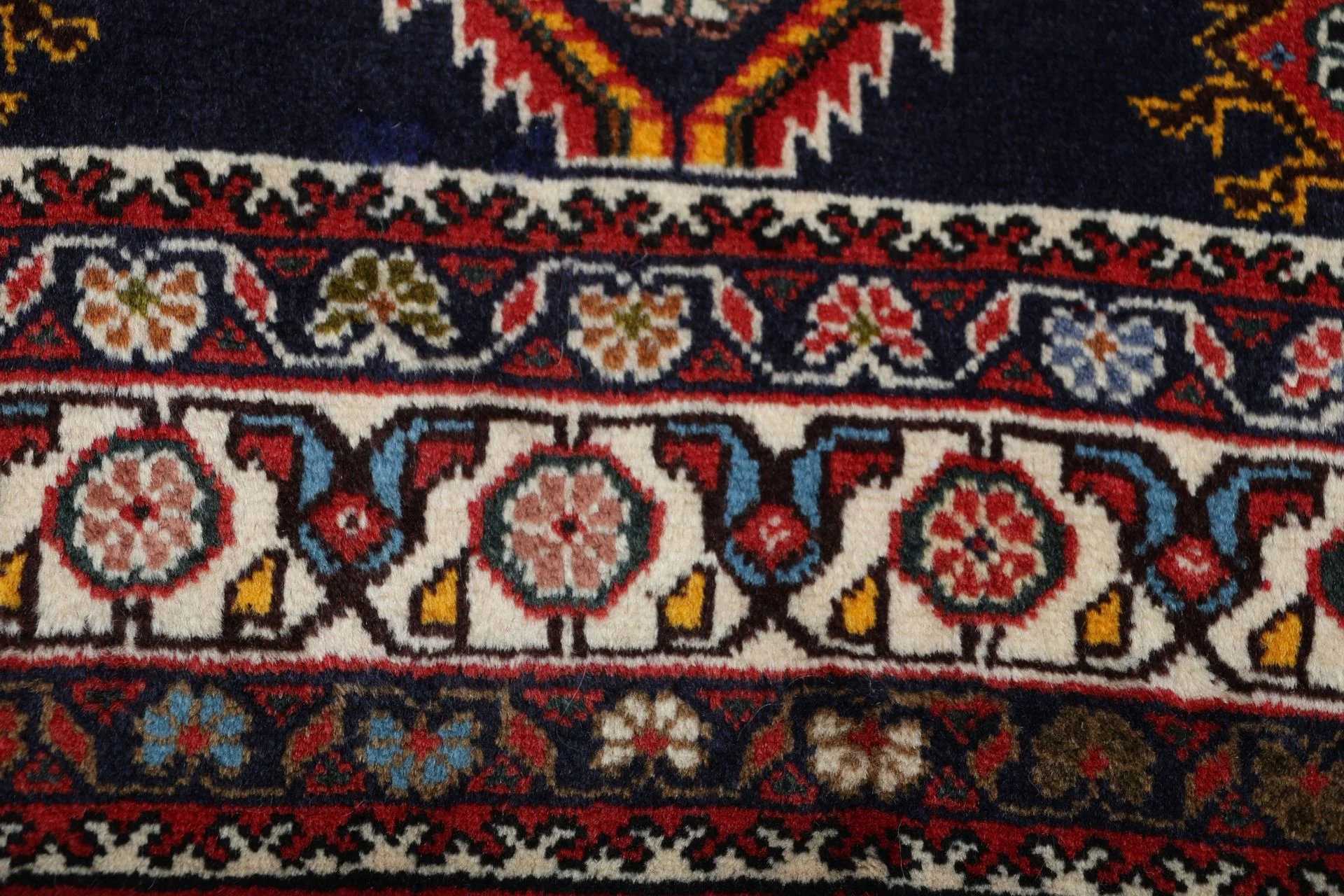 Shiraz Perserteppich aus Iran, 167 × 266 cm