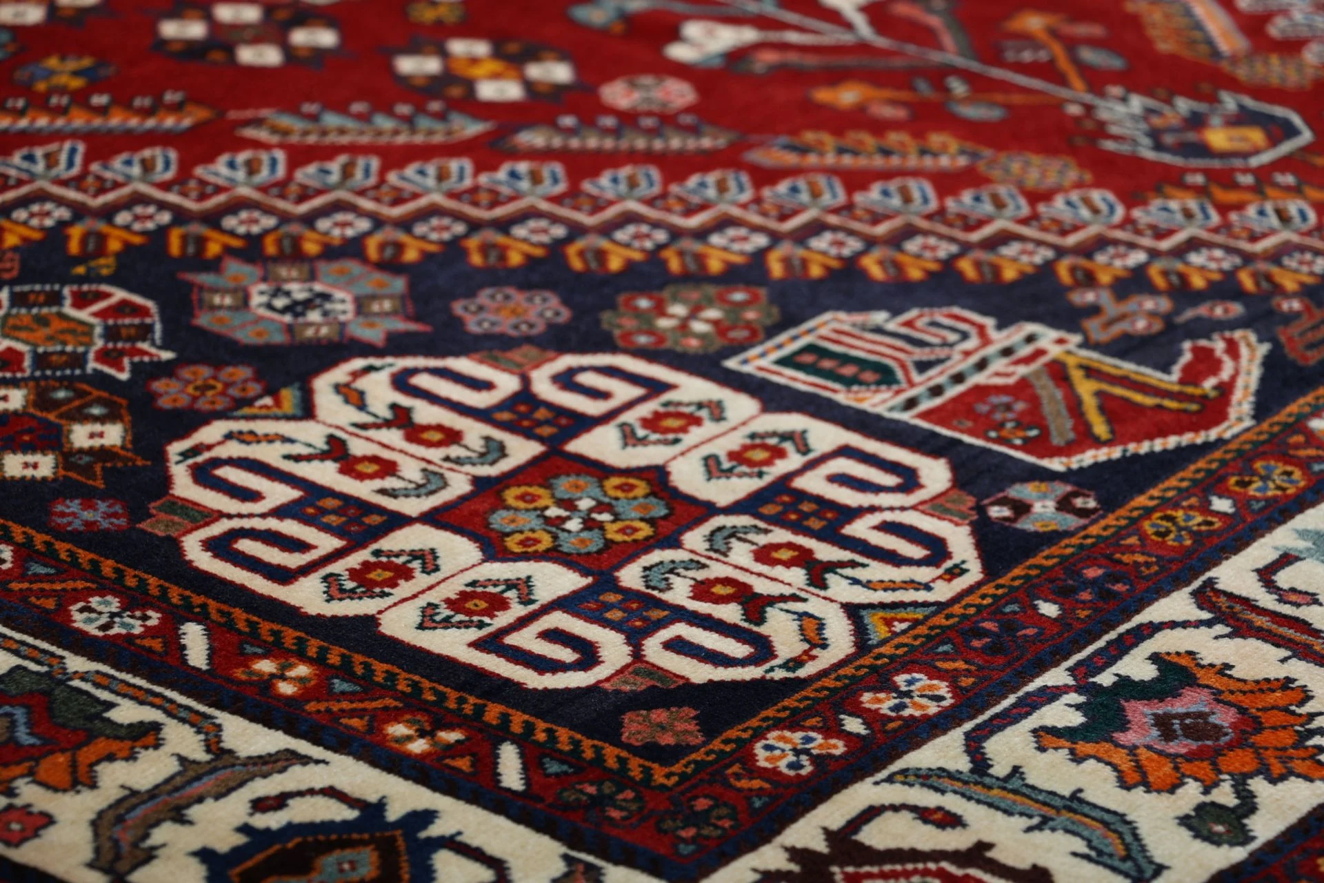 Handgeknüpfter Qashqai Perserteppich 167 × 264 cm