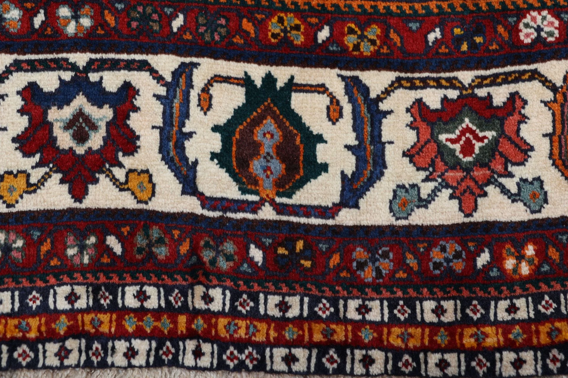 Handgeknüpfter Qashqai Perserteppich 167 × 264 cm