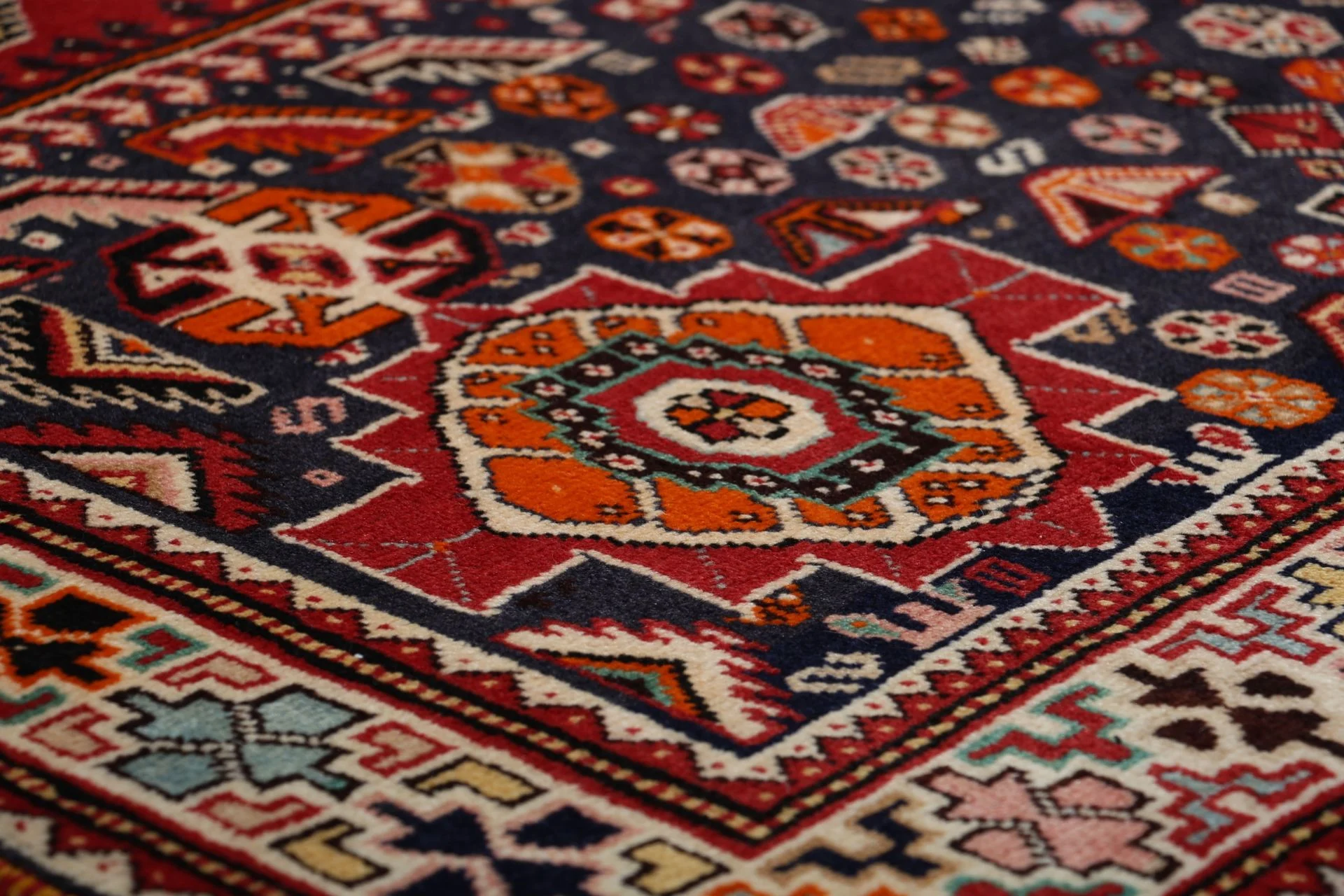Shiraz Perserteppich aus Iran, 170 × 265 cm