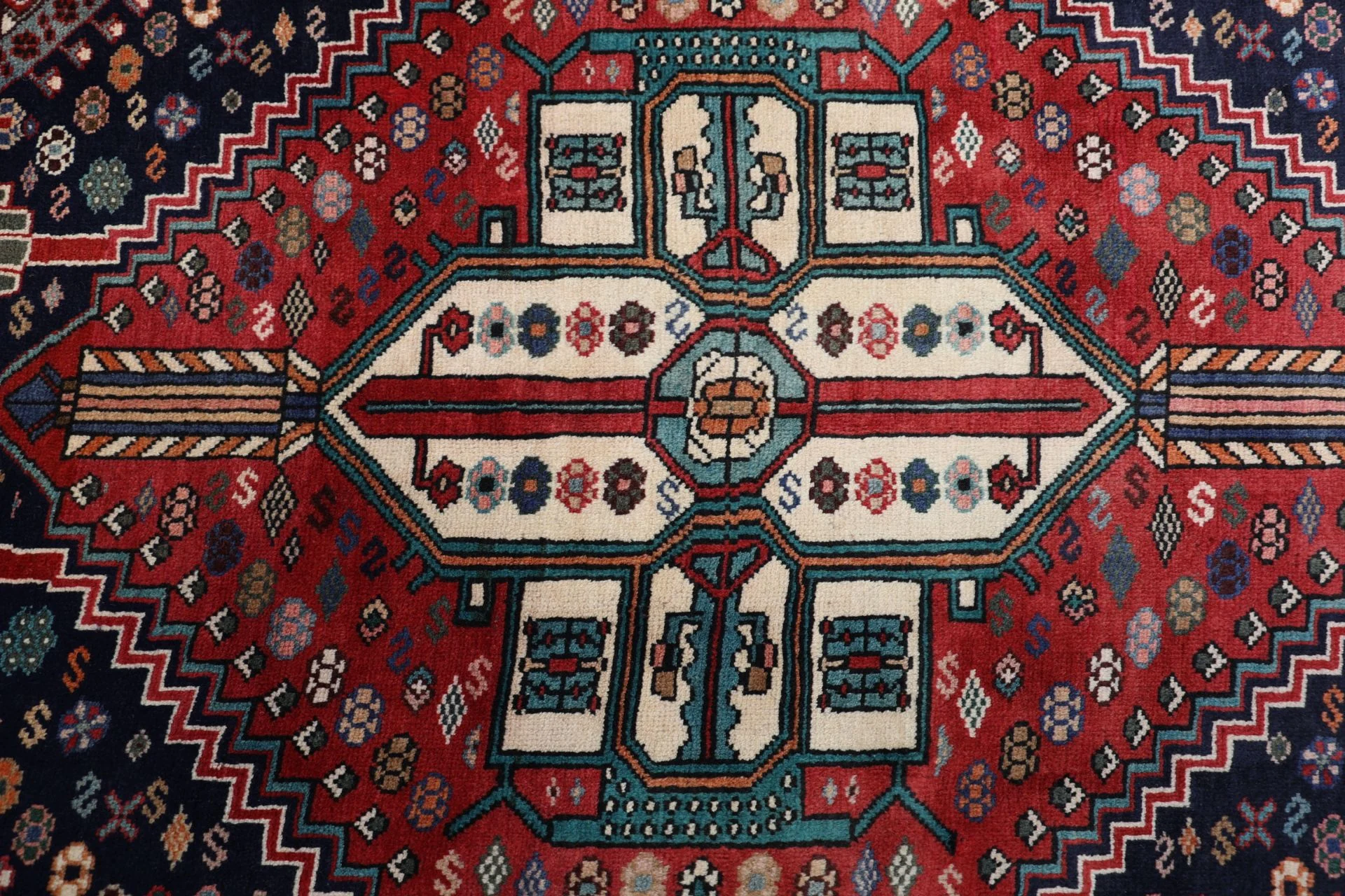 Shiraz Perserteppich aus Iran, 170 × 253 cm