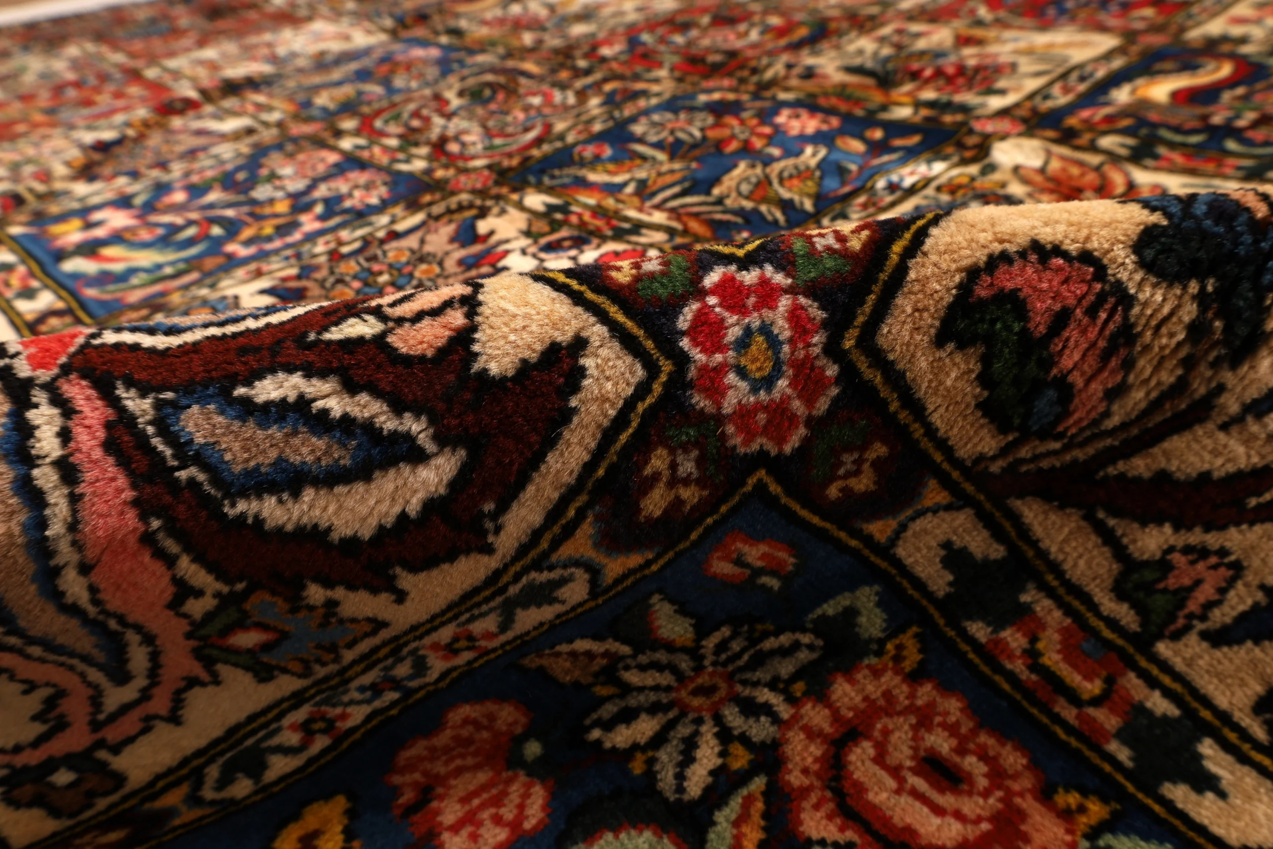 Handgeknüpfter Bakhtiari Perserteppich, 370 × 253 cm, Wolle