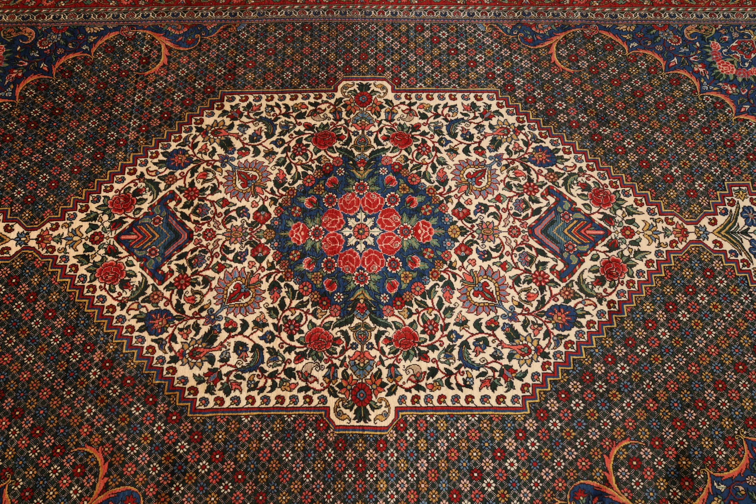 Handgeknüpfter Bakhtiari Perserteppich 319 × 206 cm