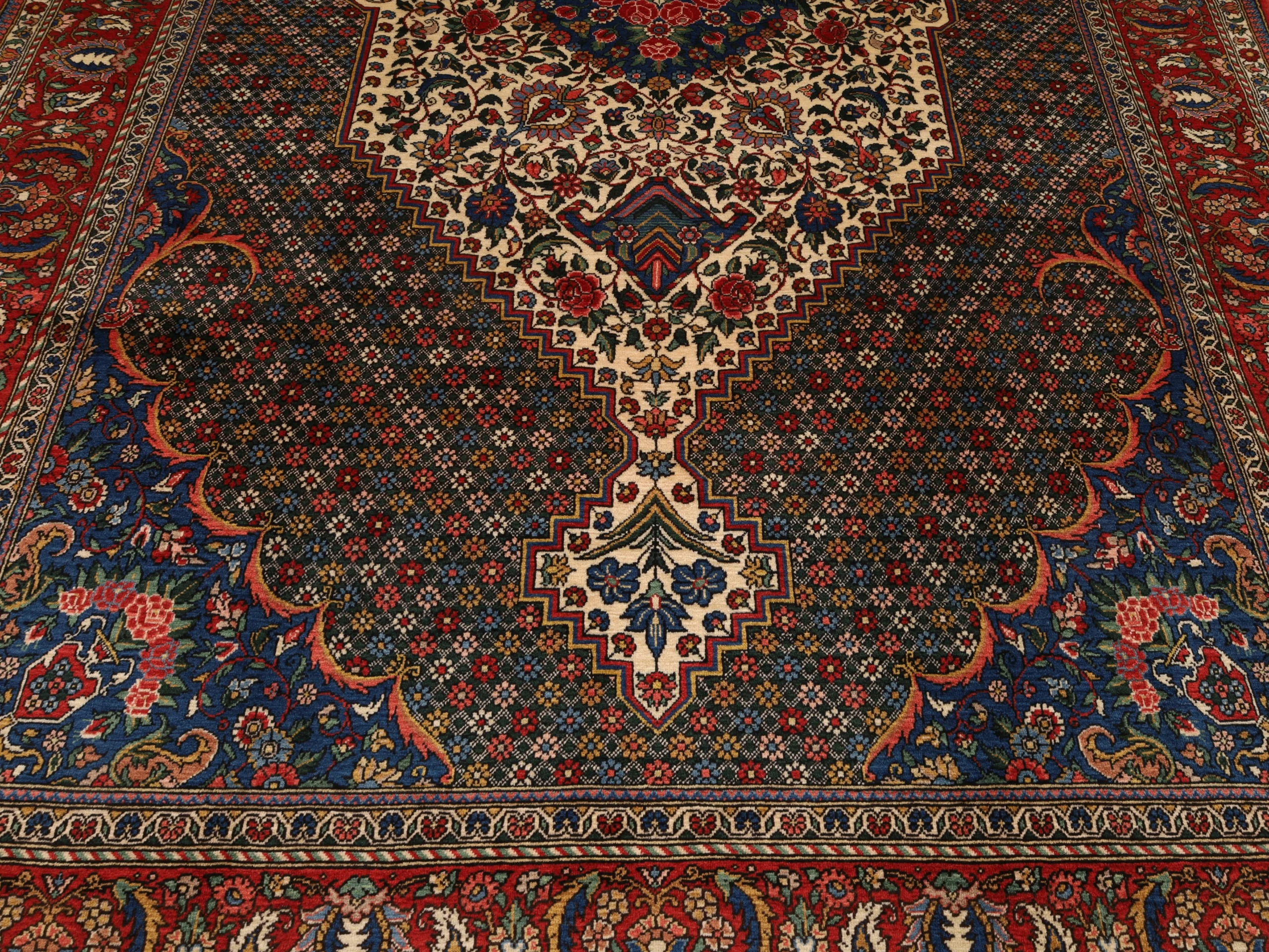 Handgeknüpfter Bakhtiari Perserteppich 319 × 206 cm