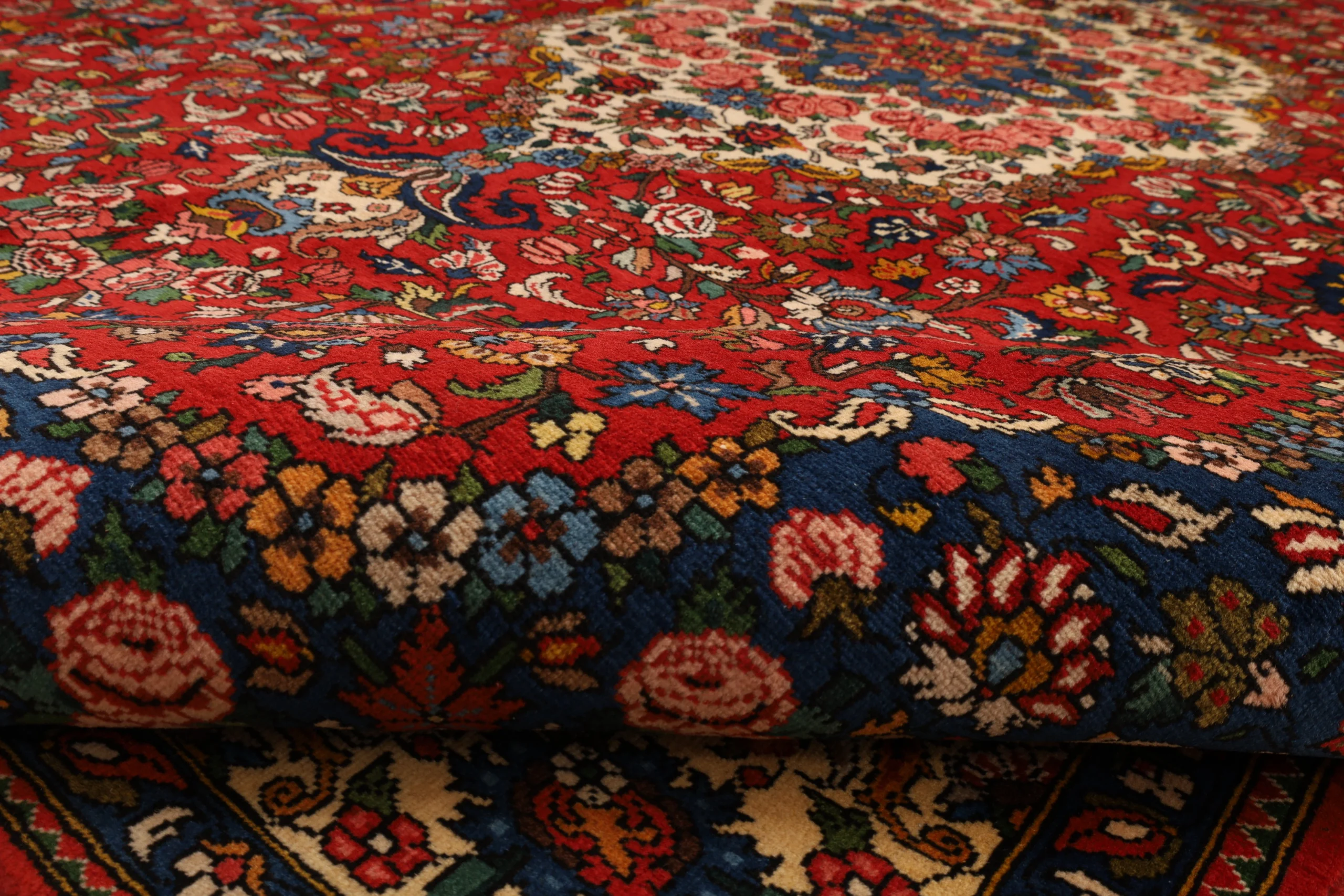Bakhtiari Perserteppich 303 × 203 cm aus Wolle, handgeknüpft