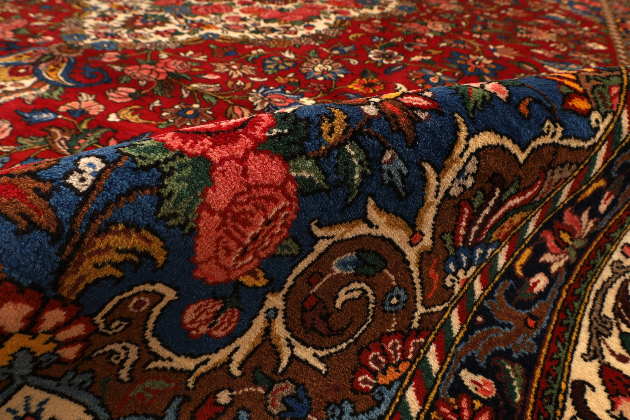 Handgeknüpfter Bakhtiari Perserteppich 360 × 255 cm