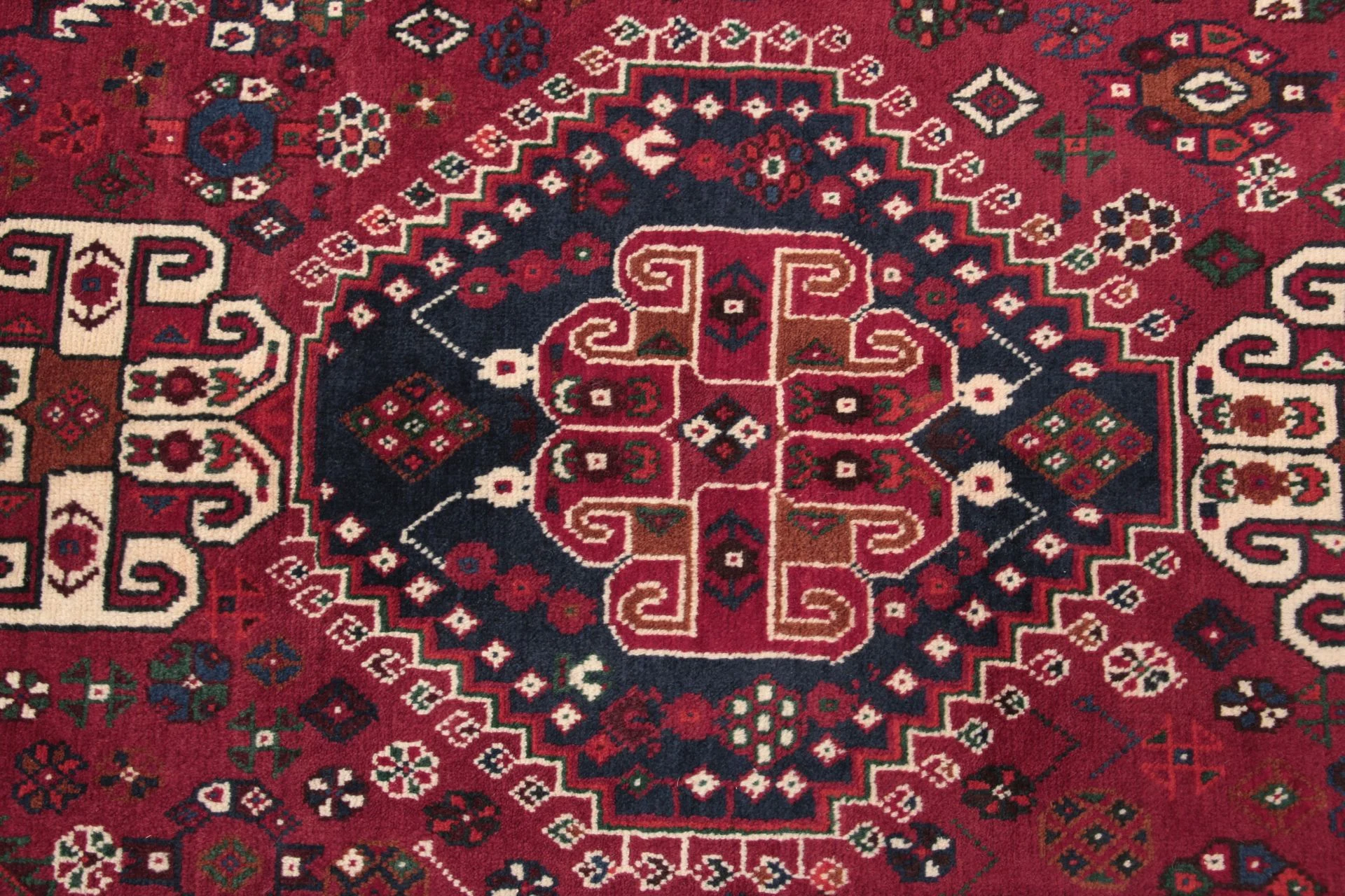 Handgeknüpfter Qashqai Perserteppich 146 × 215 cm