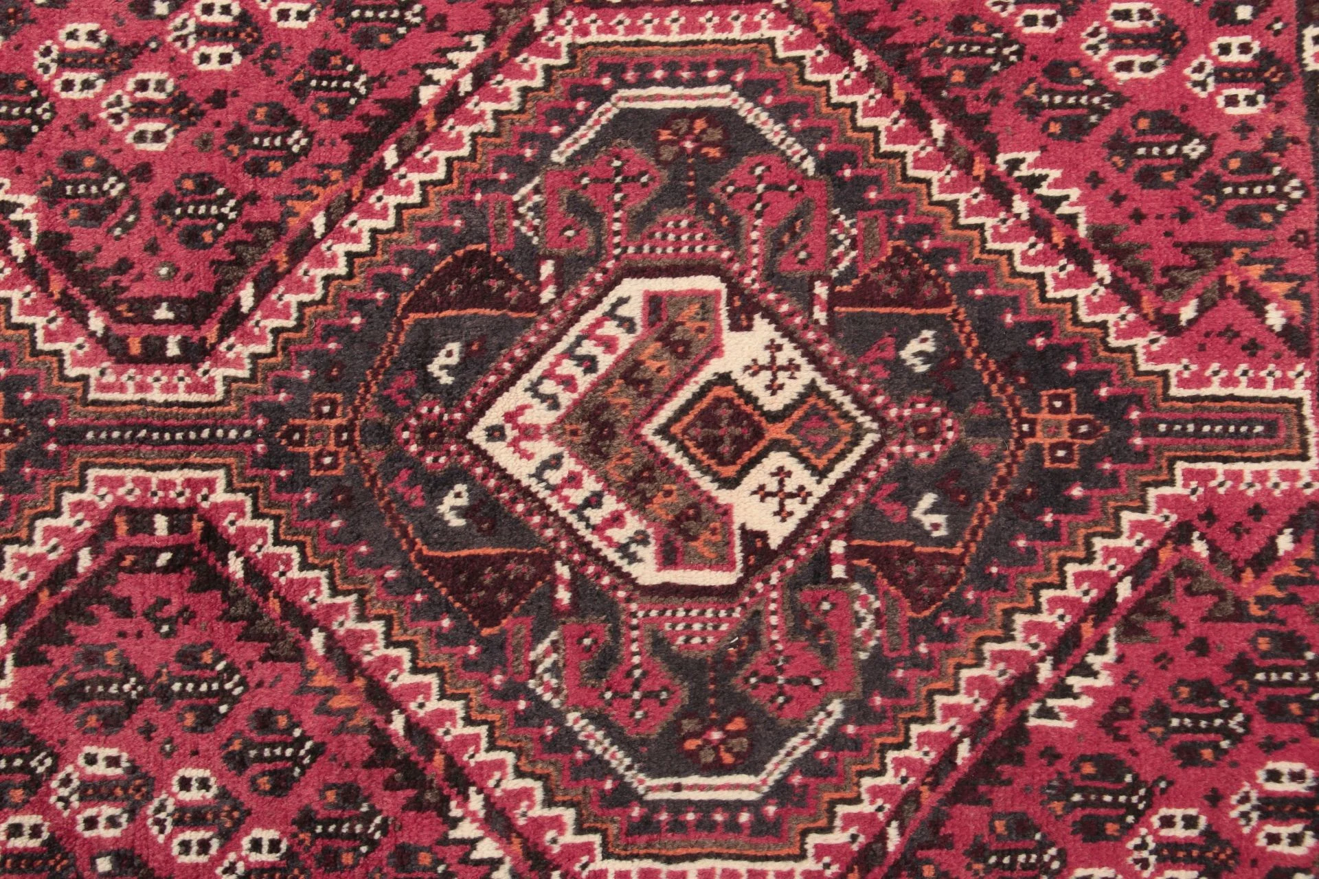 Handgeknüpfter Qashqai Perserteppich 162 × 207 cm