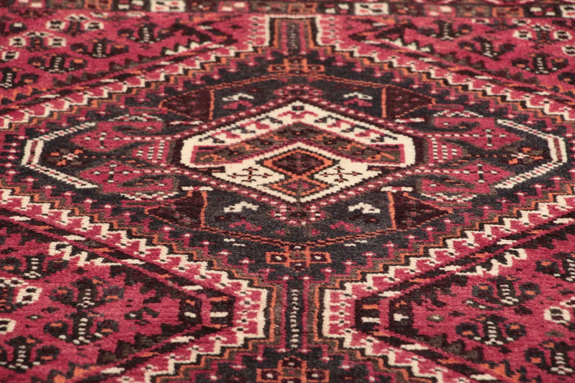 Handgeknüpfter Qashqai Perserteppich 162 × 207 cm