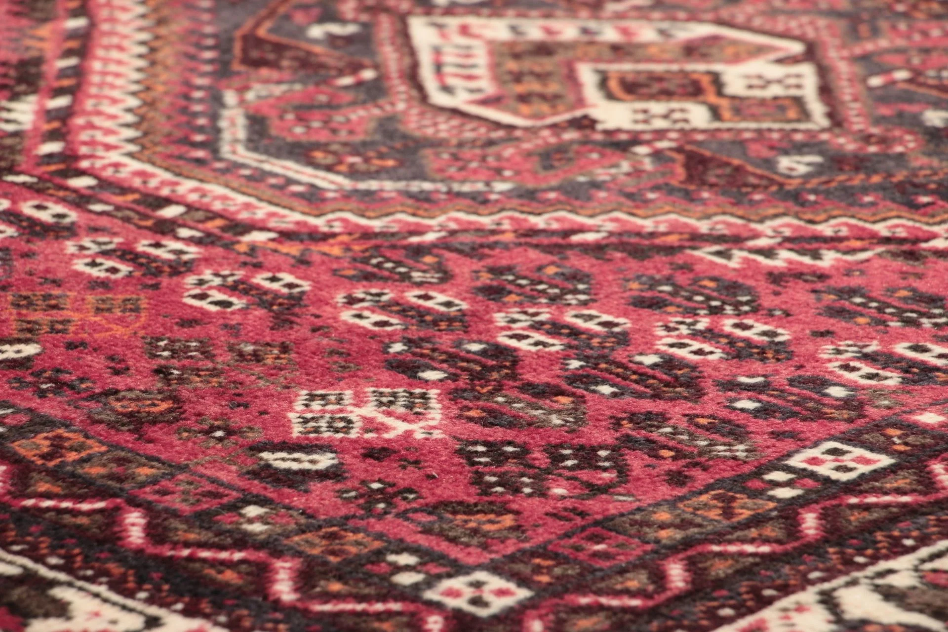 Handgeknüpfter Qashqai Perserteppich 162 × 207 cm