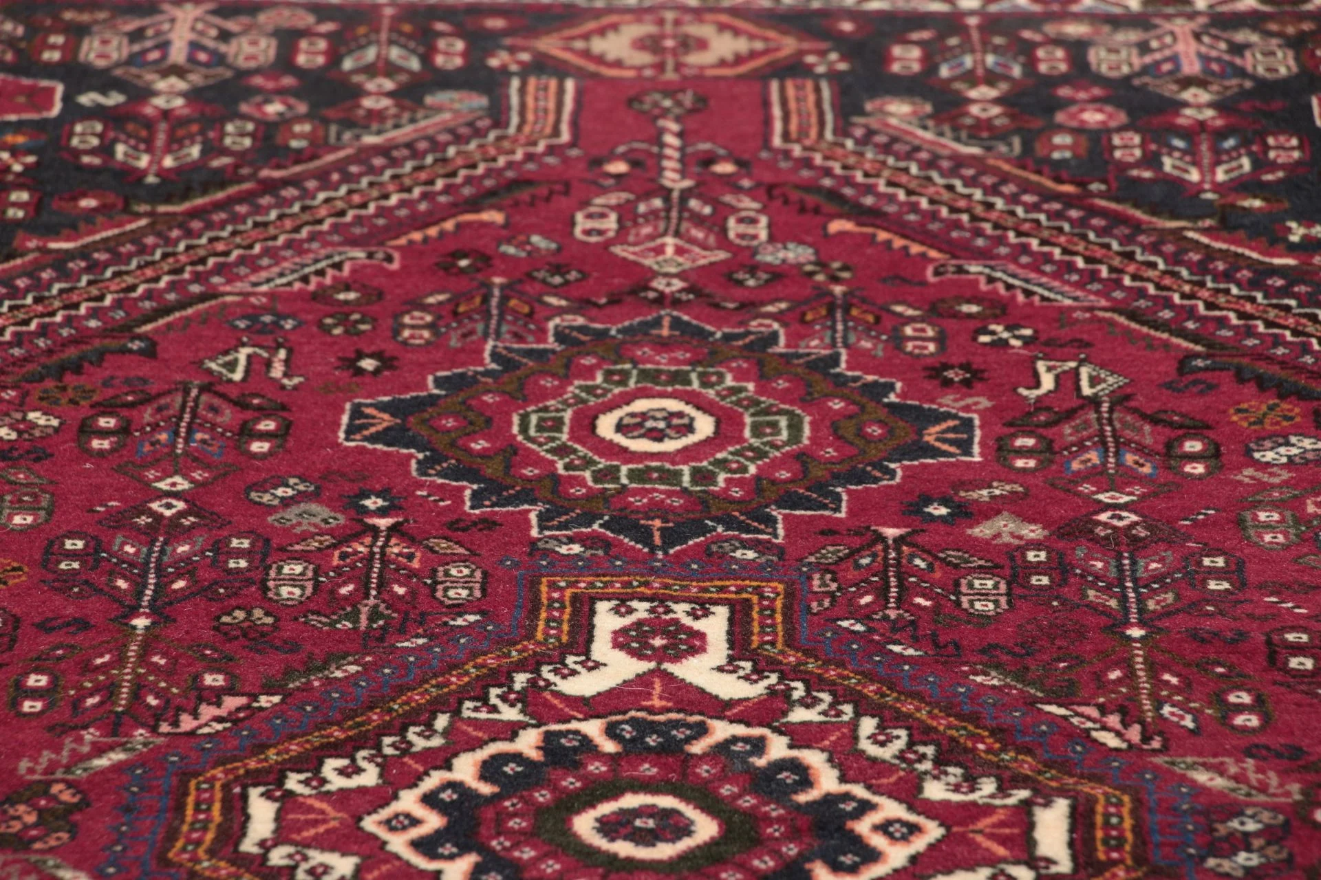 Handgeknüpfter Qashqai Perserteppich 145 × 223 cm