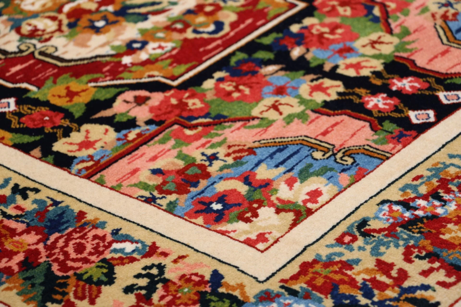 Handgeknüpfter Bakhtiari Perserteppich 158 × 227 cm