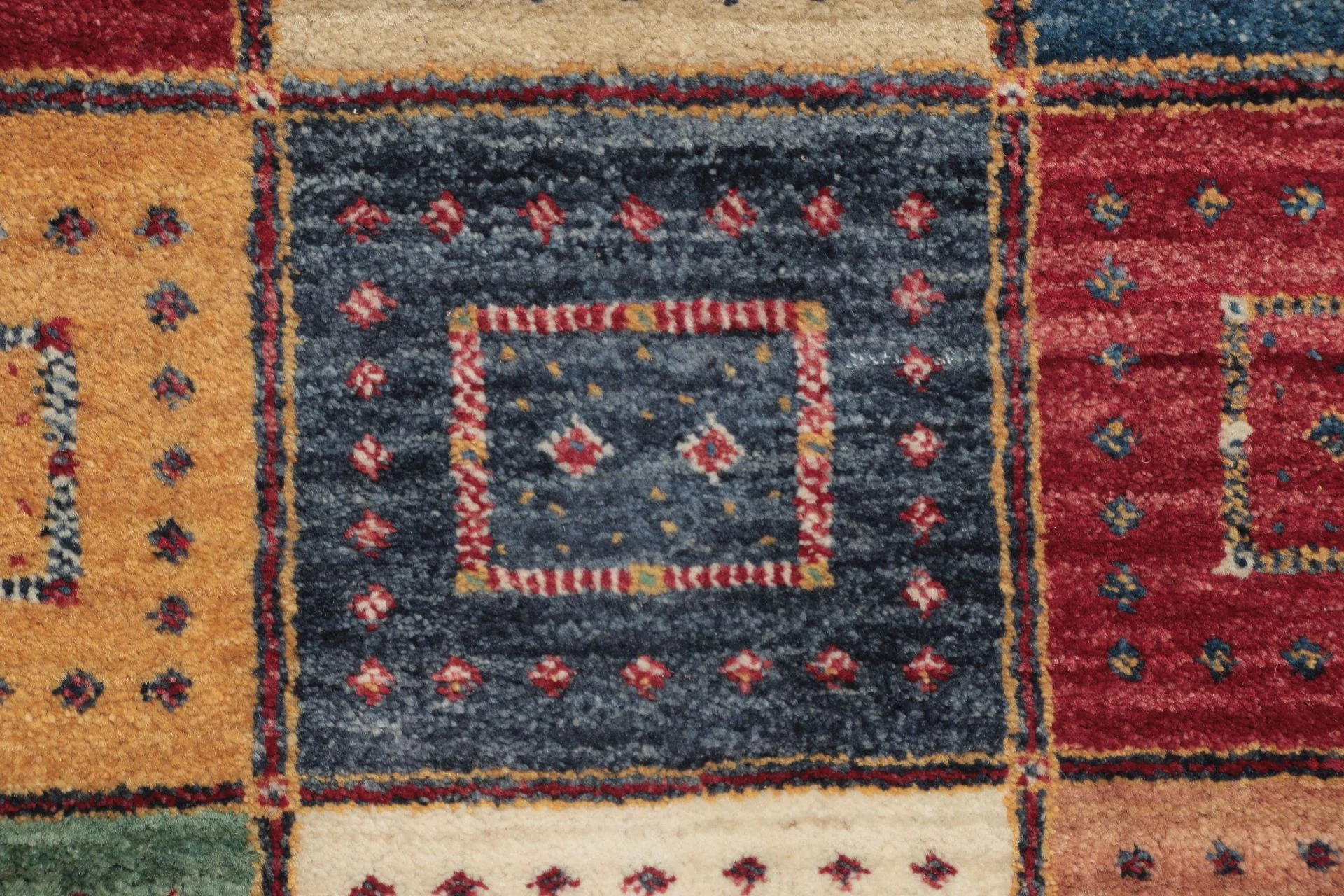 Loribaft Orientteppich 145 × 198 cm aus Wolle, handgeknüpft