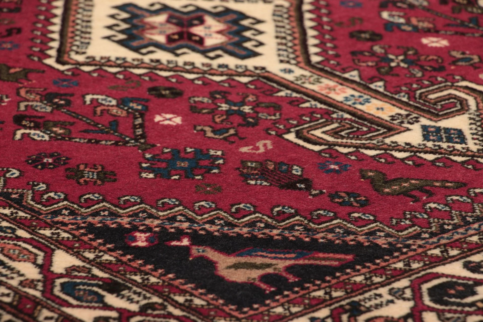 Perserteppich aus Iran, 84 × 305 cm