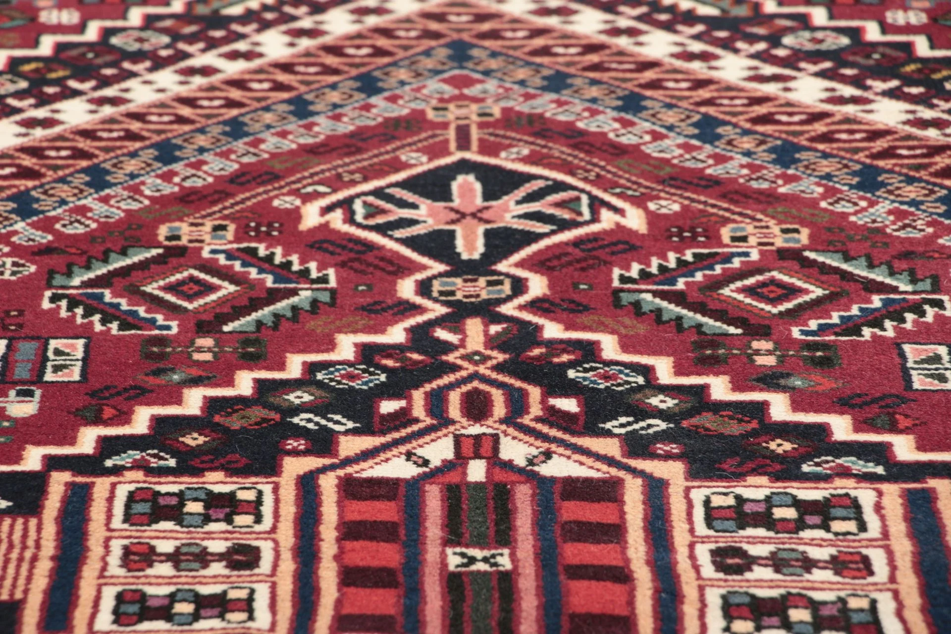 Qashqai Perserteppich 135 × 195 cm aus Wolle, handgeknüpft